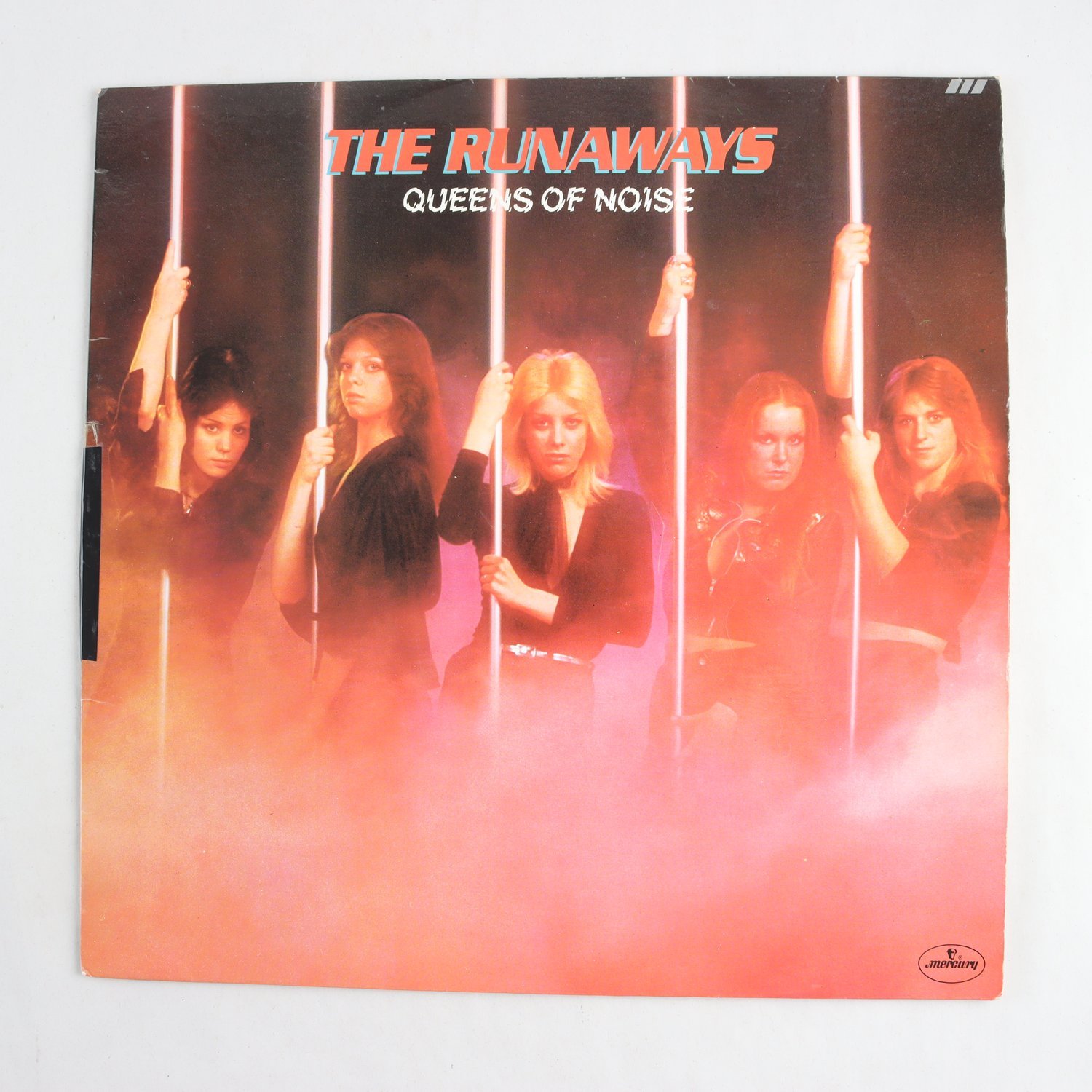 LP The Runaways, Queens Of Noise