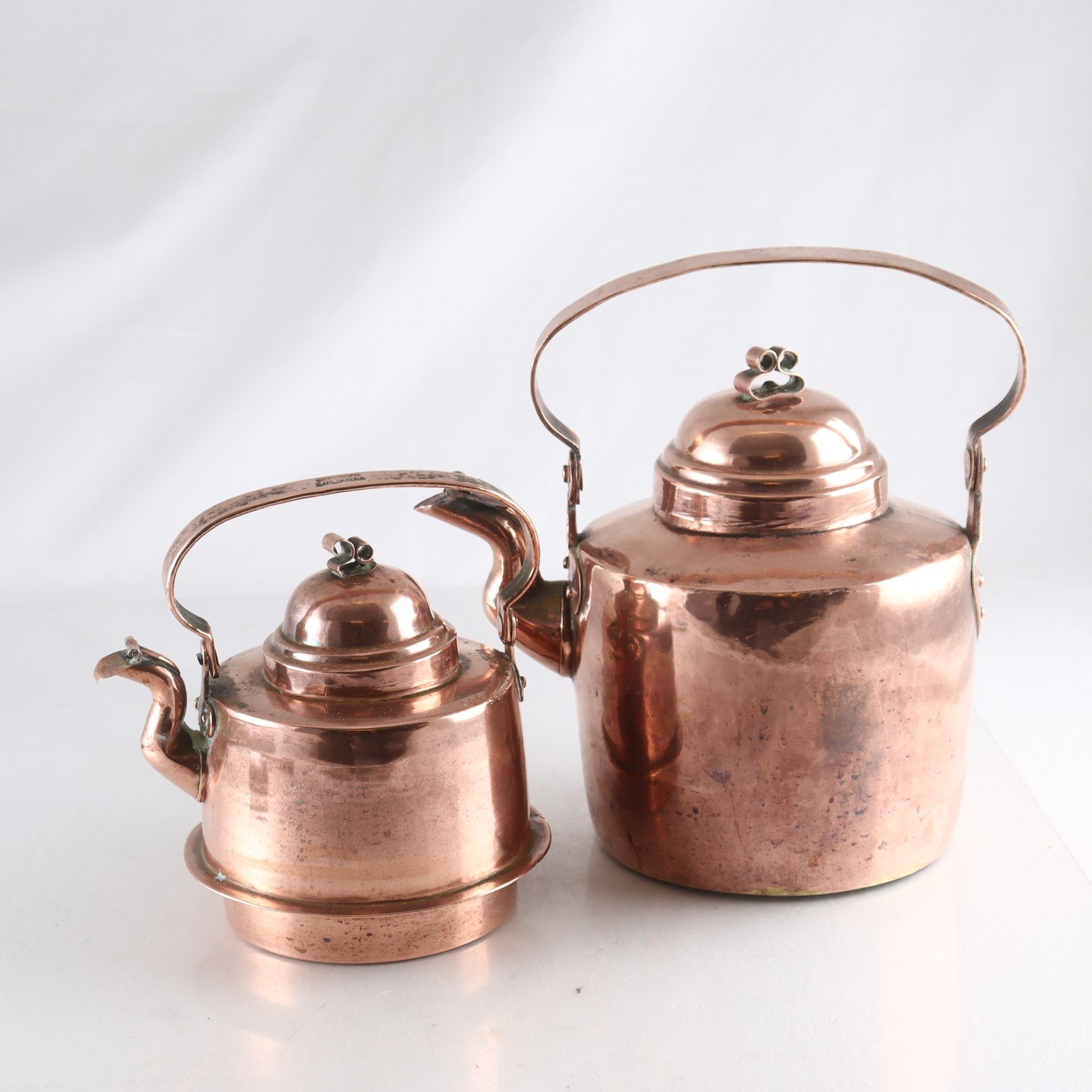 Kaffekannor, koppar, en märkt Karlskrona, ca år 1900. Samfraktas ej.