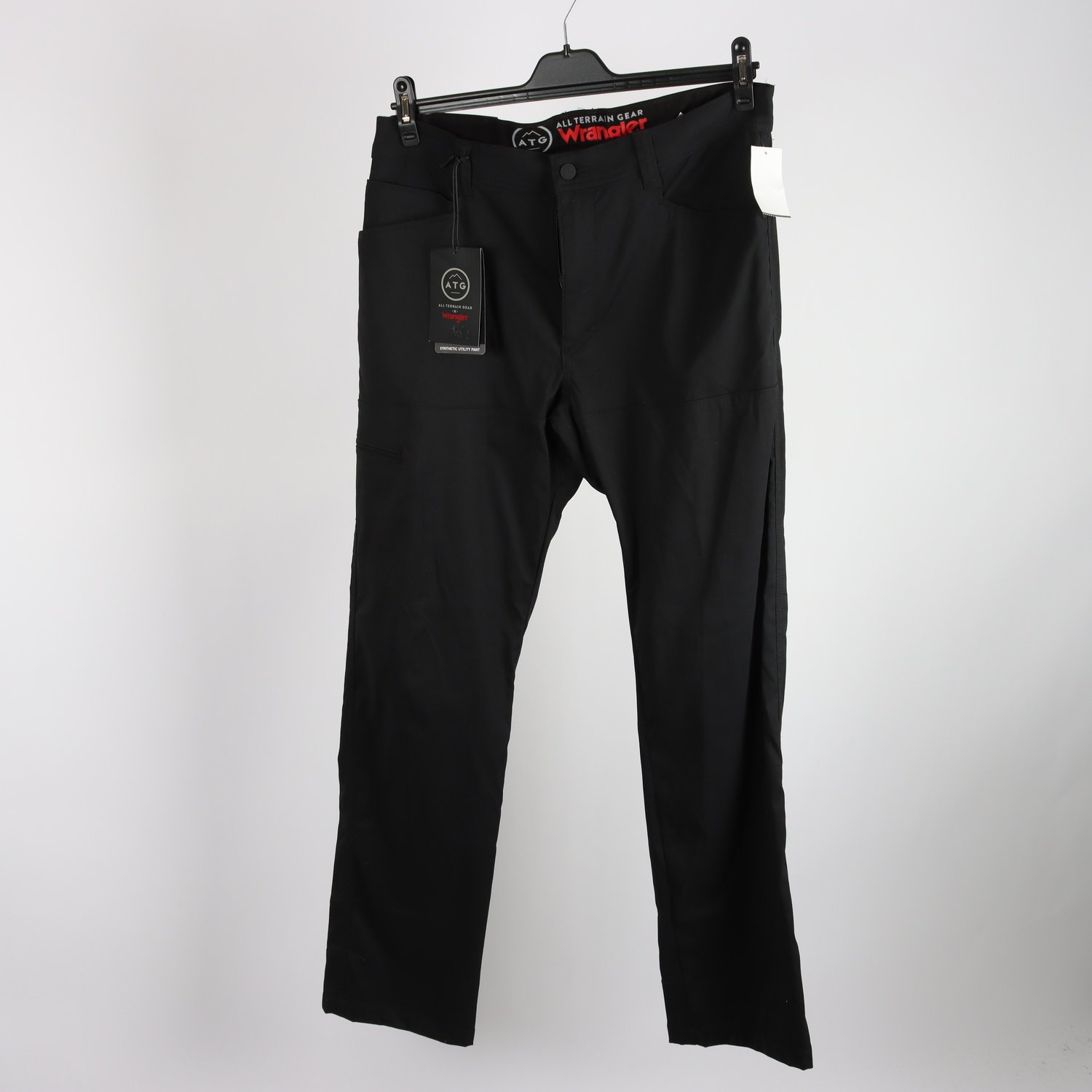 Fritidsbyxor, ATG x Wrangler, svart, stl. 33/34.