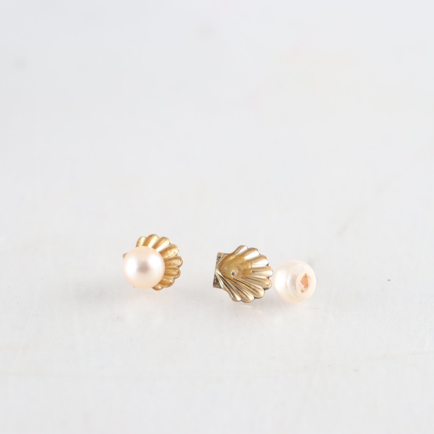 Örhängen, pärla, 14K guld.