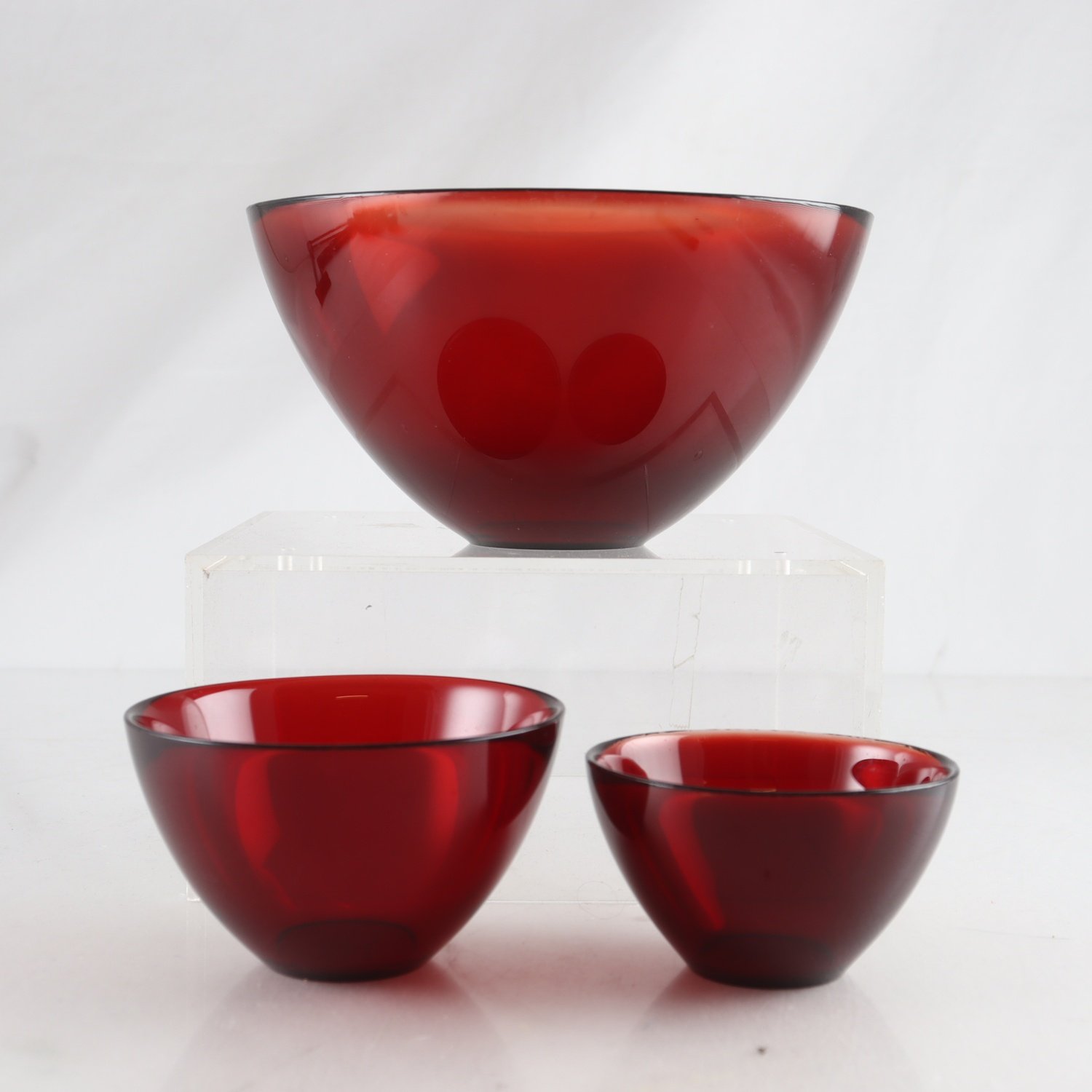 Skålar, rött glas, Fuga, Sven palmqvist, Orrefors. Samfraktas ej.