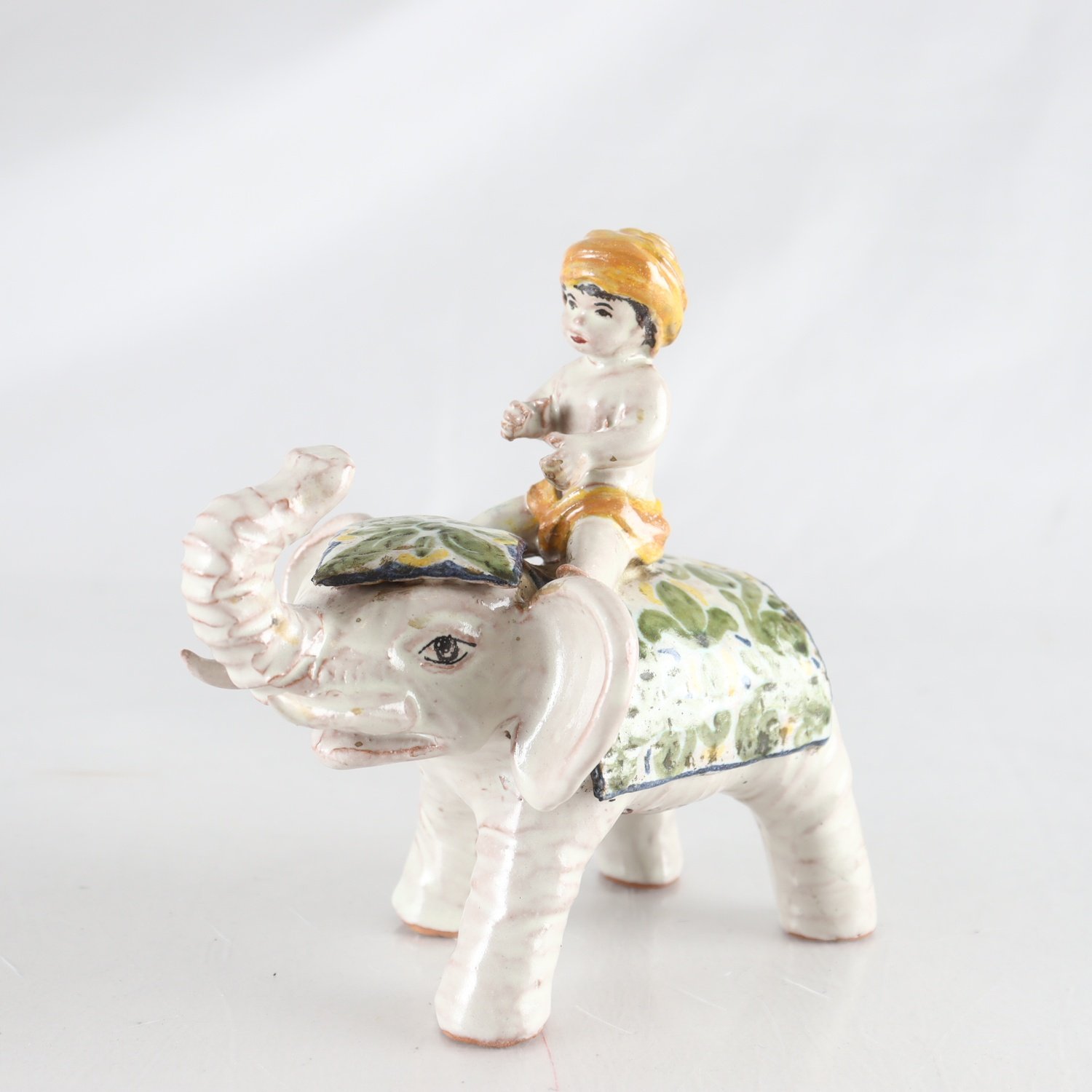 Figurin, elefant, Caltagirone, Sicilen, sign. D.S Calt