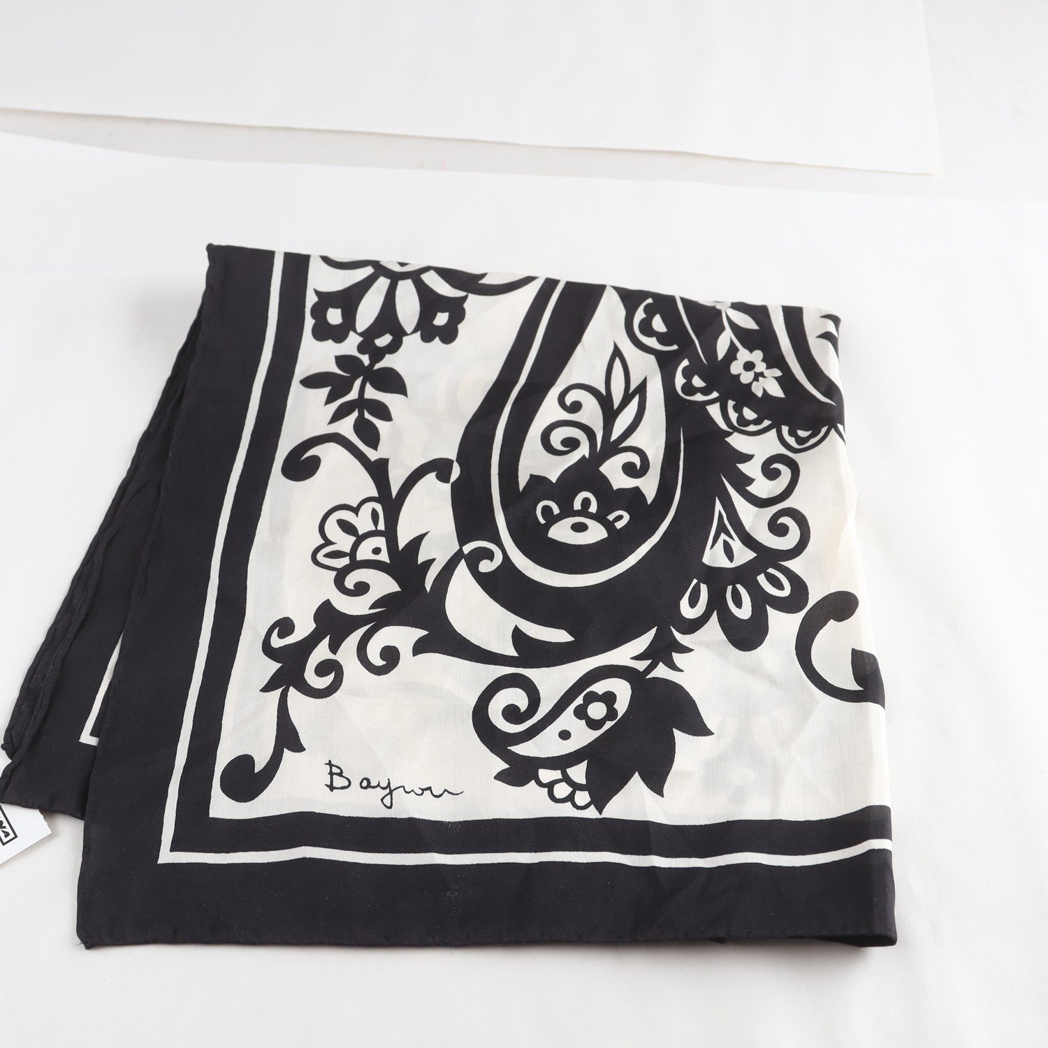 Scarf, Baywu, siden