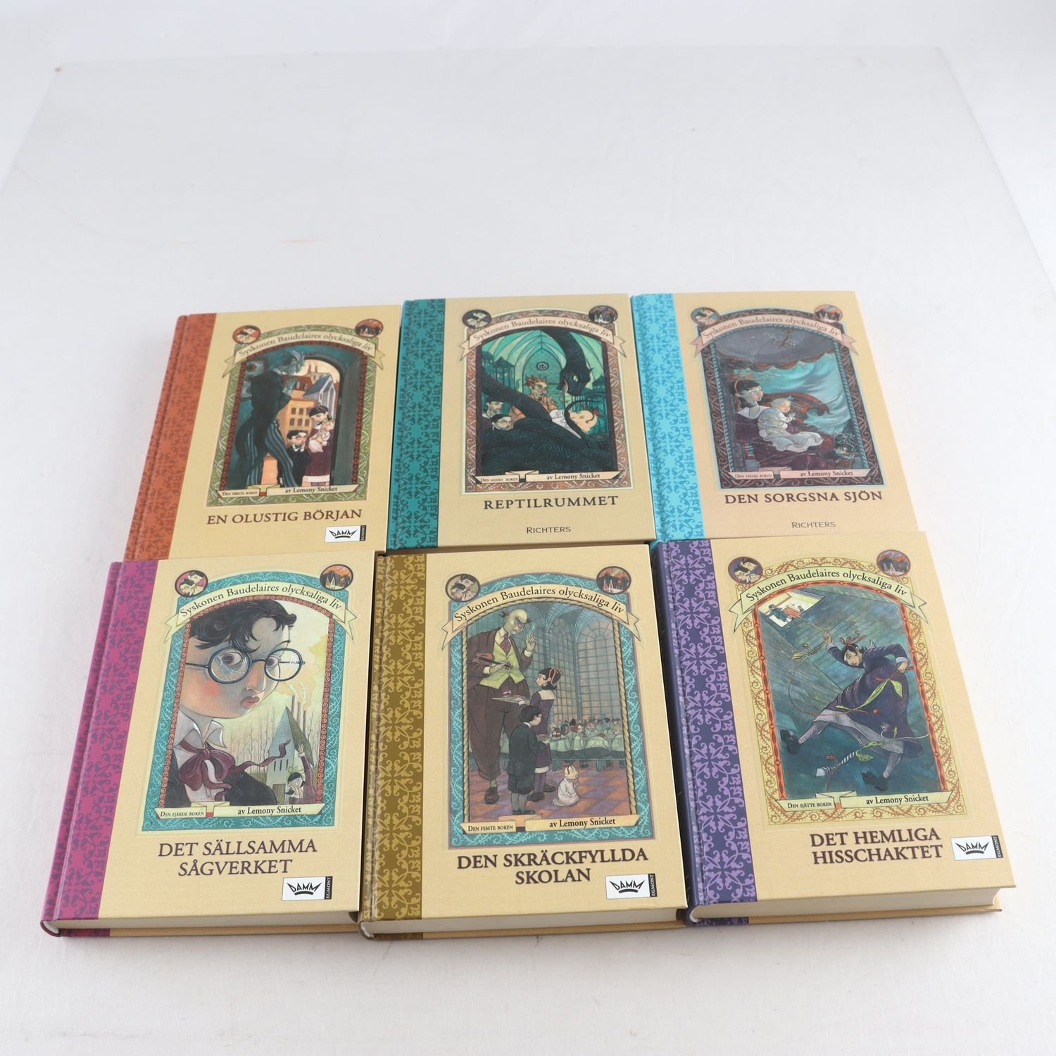 Lemony Snicket, Syskonen Baudelaires olycksaliga liv, Vol.1-6