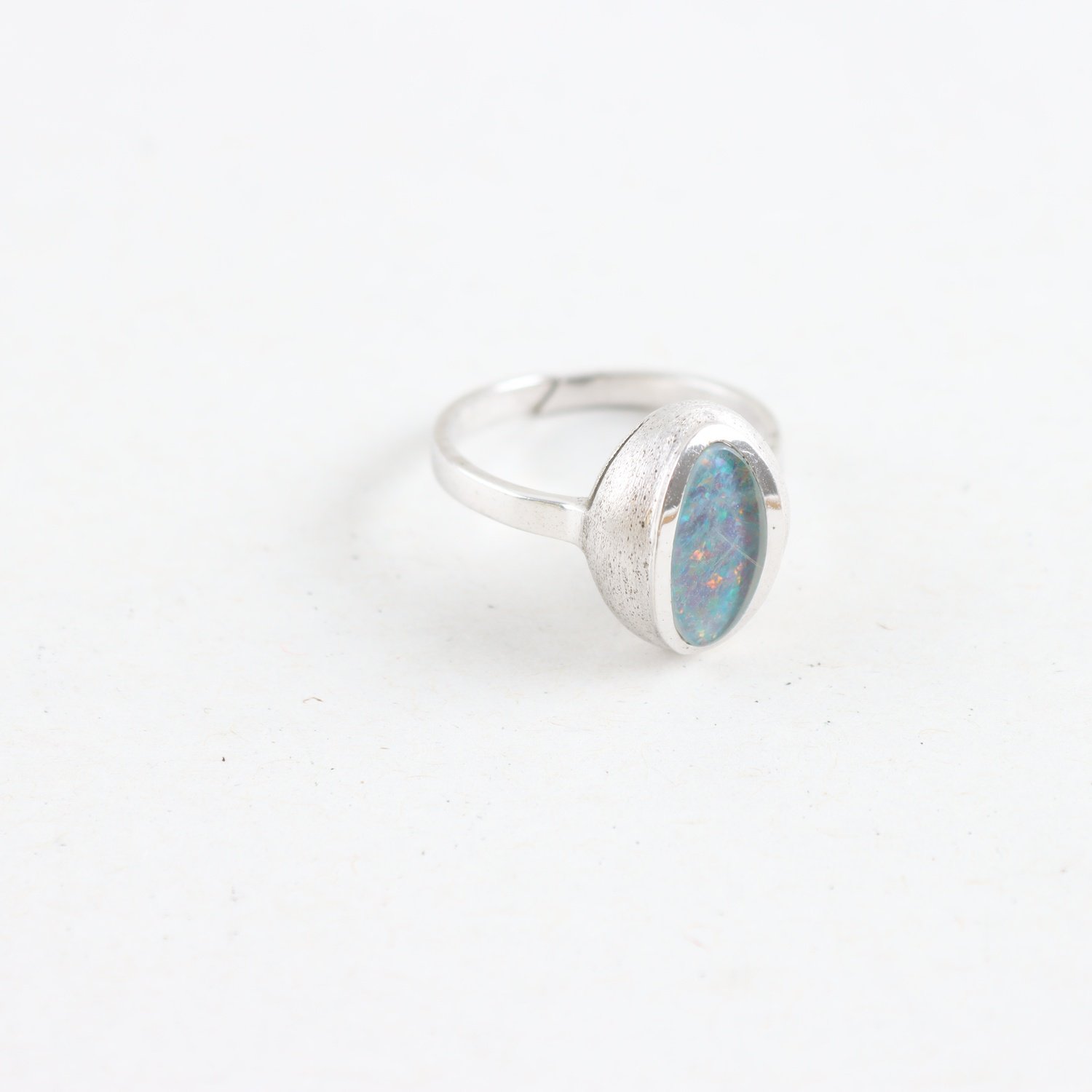 Ring, silver med opal, vikt: 2,5g