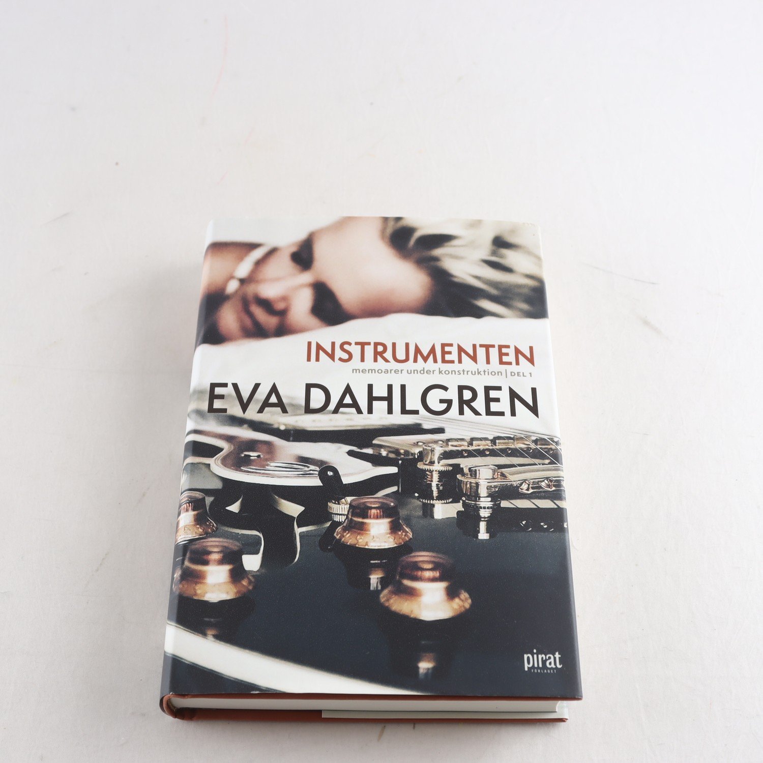 Eva Dahlgren, Instrumenten (signerad)