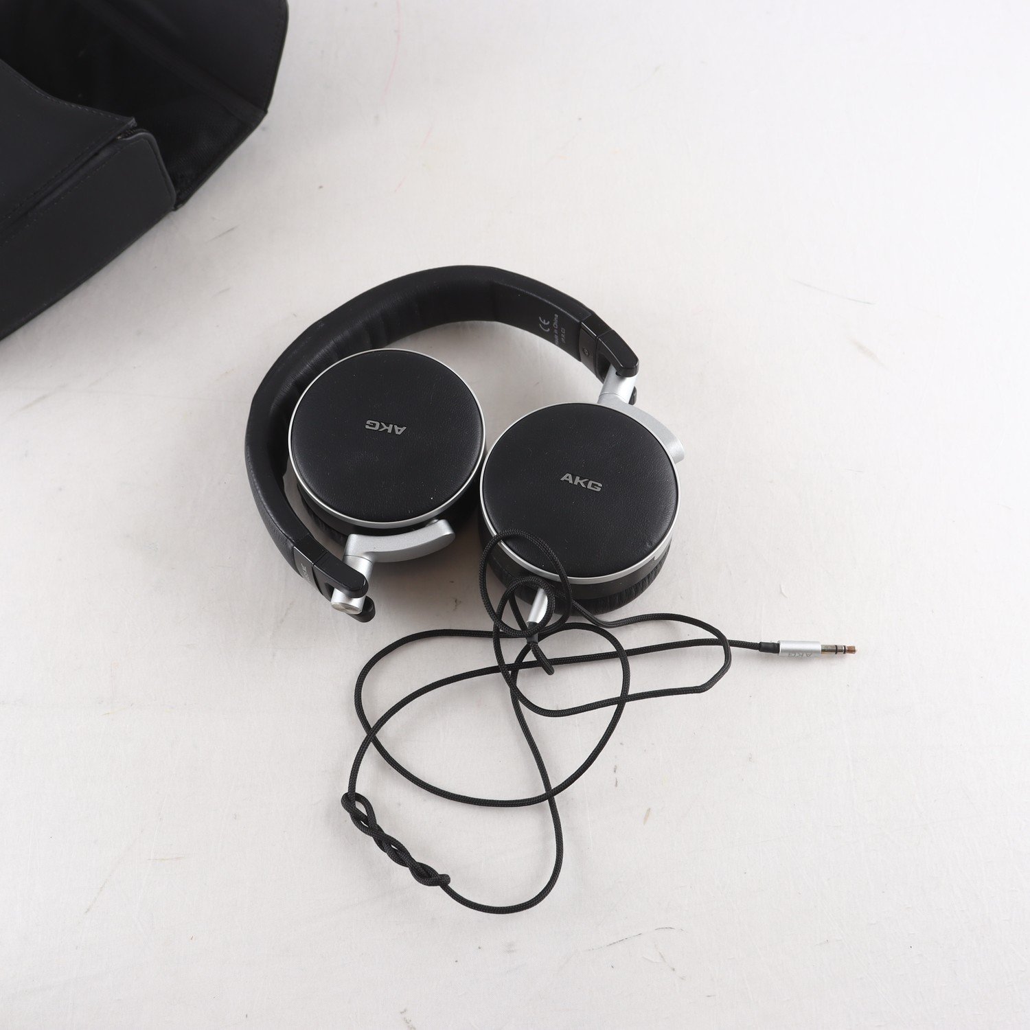 Hörlurar, AKG K 495 NC