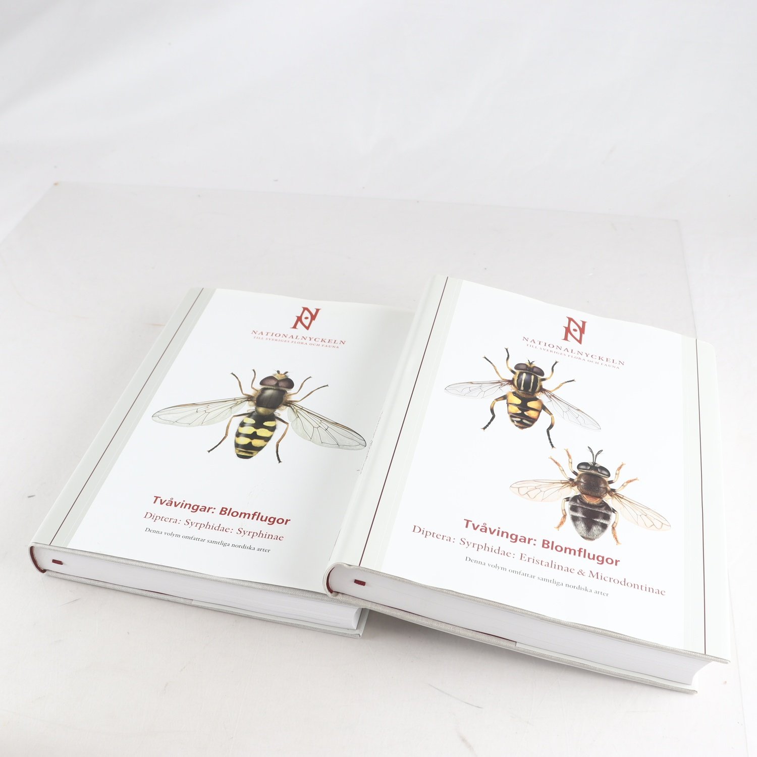Nationalnyckeln: Tvåvingar: Blomflugor, 2 vol. Samfraktas ej.