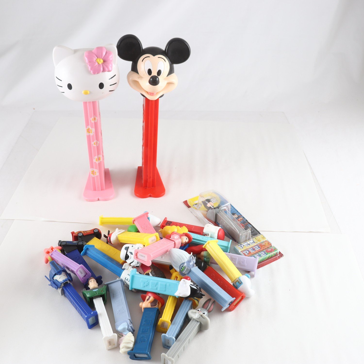 Figurer, Pez, godishållare, blandat.