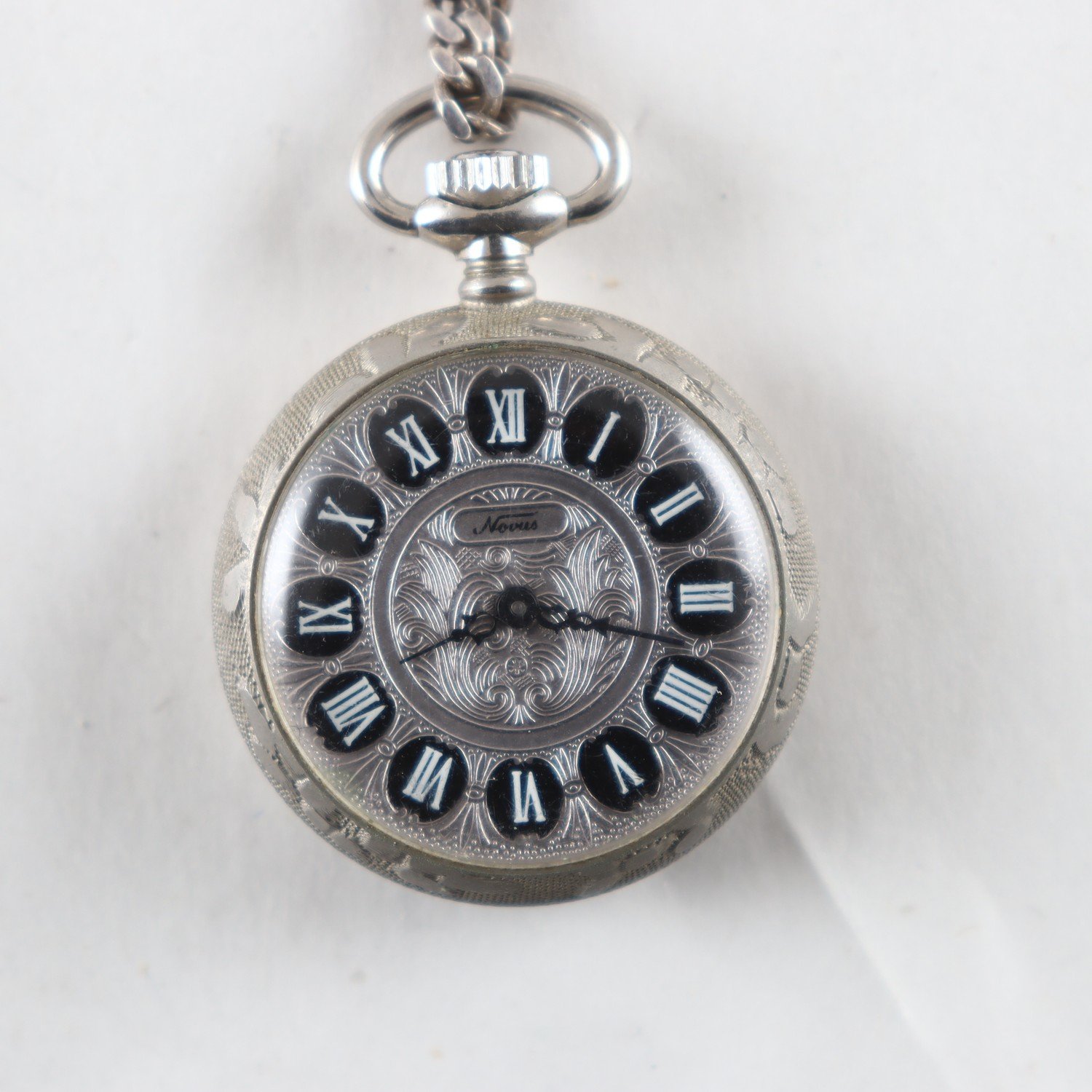 Fickur, Novus med silverkedja 925