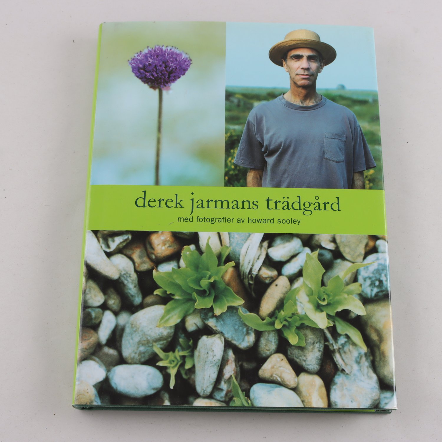 Derek Jarmans trädgård, med fotografier av Howard Sooley