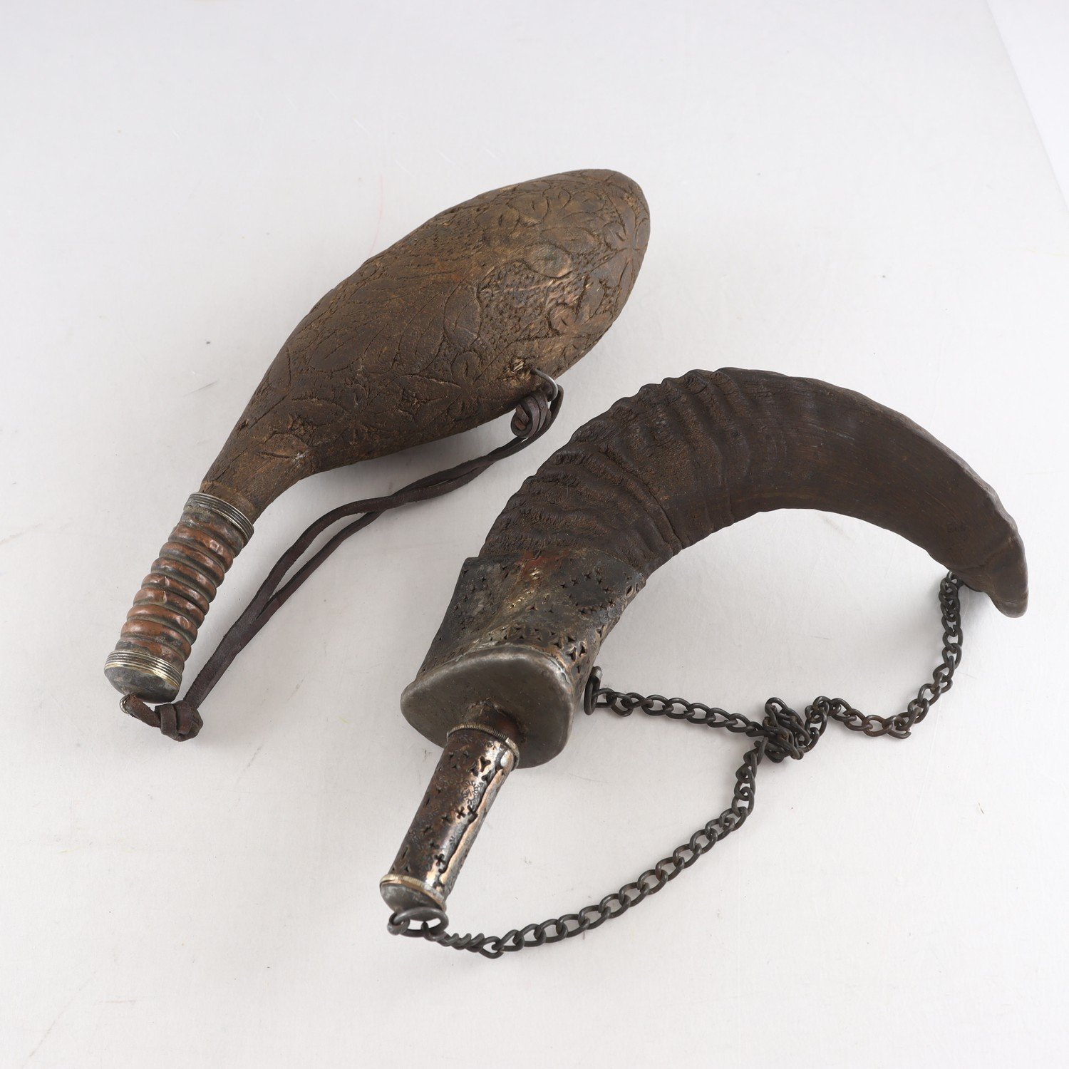 Äldre pluntor, trä, horn, koppar, orientaliska, 2 st
