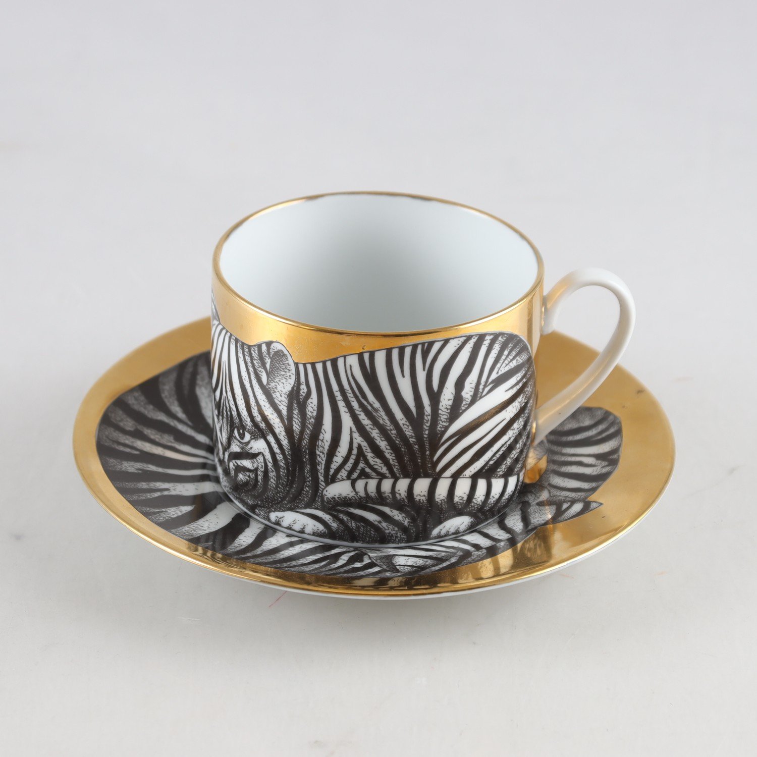 Kaffe/tekopp med fat, High fidelity, Piero Fornasetti, Milano