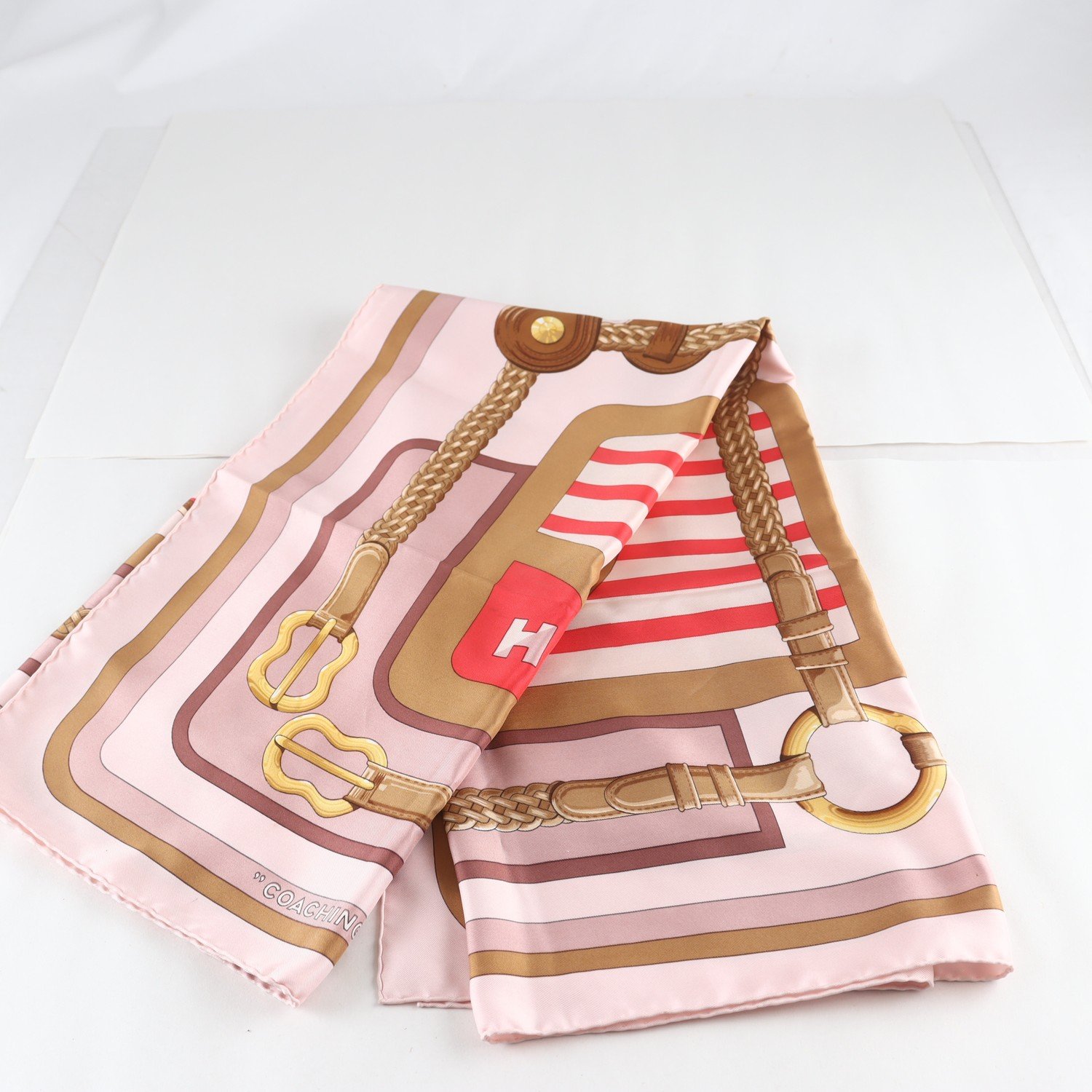 Scarf, Hermès ”Coaching” rosa, mönstrad, st. ca. 90 x 90 cm.