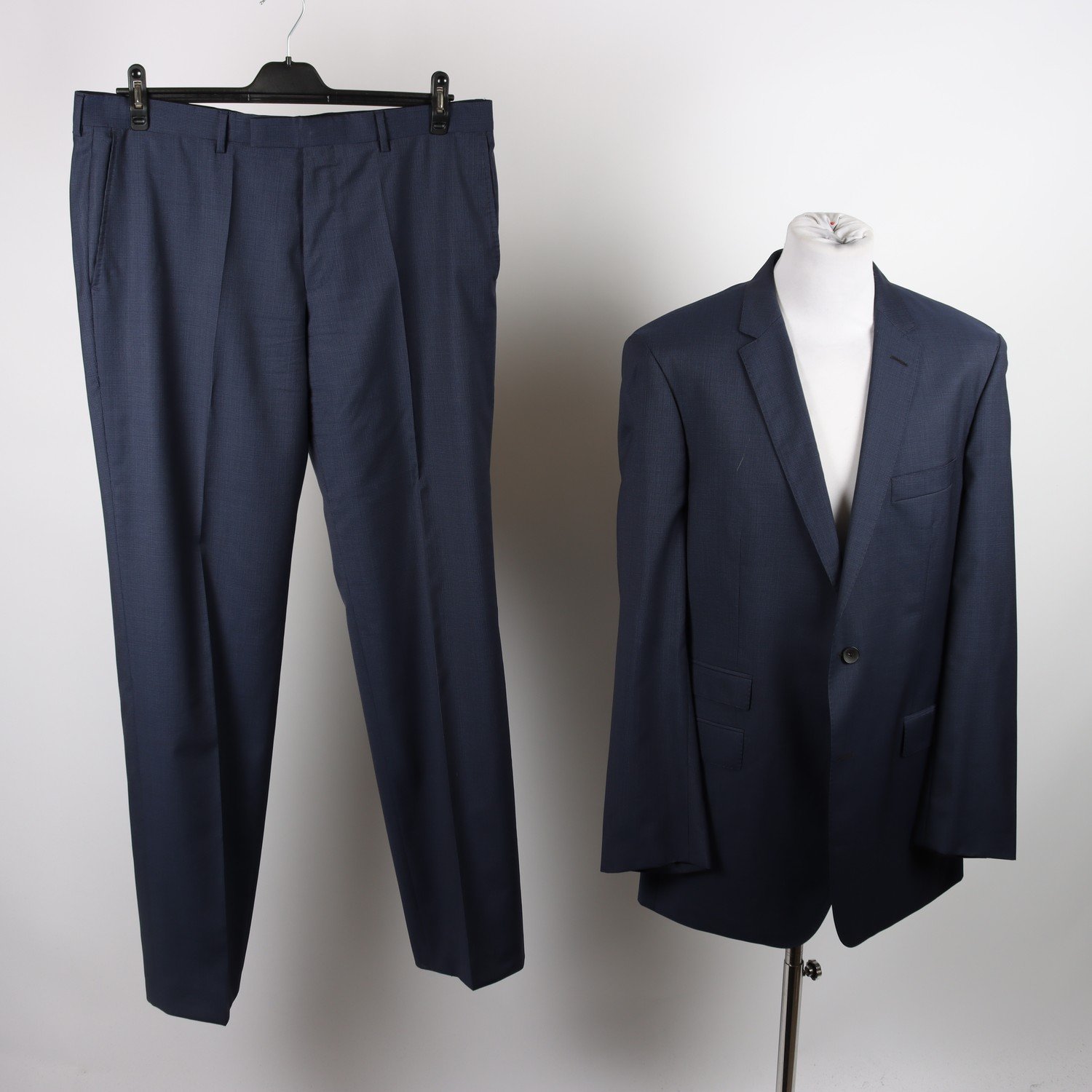 Kostym, Hugo Boss, blå, stl. 106.
