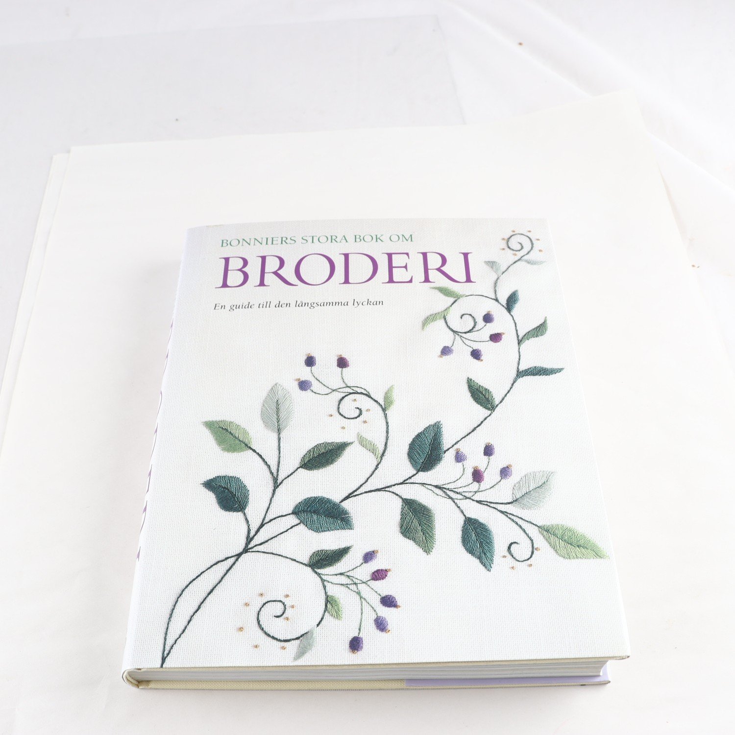 Bonniers stora bok om broderi, Liz Arthur