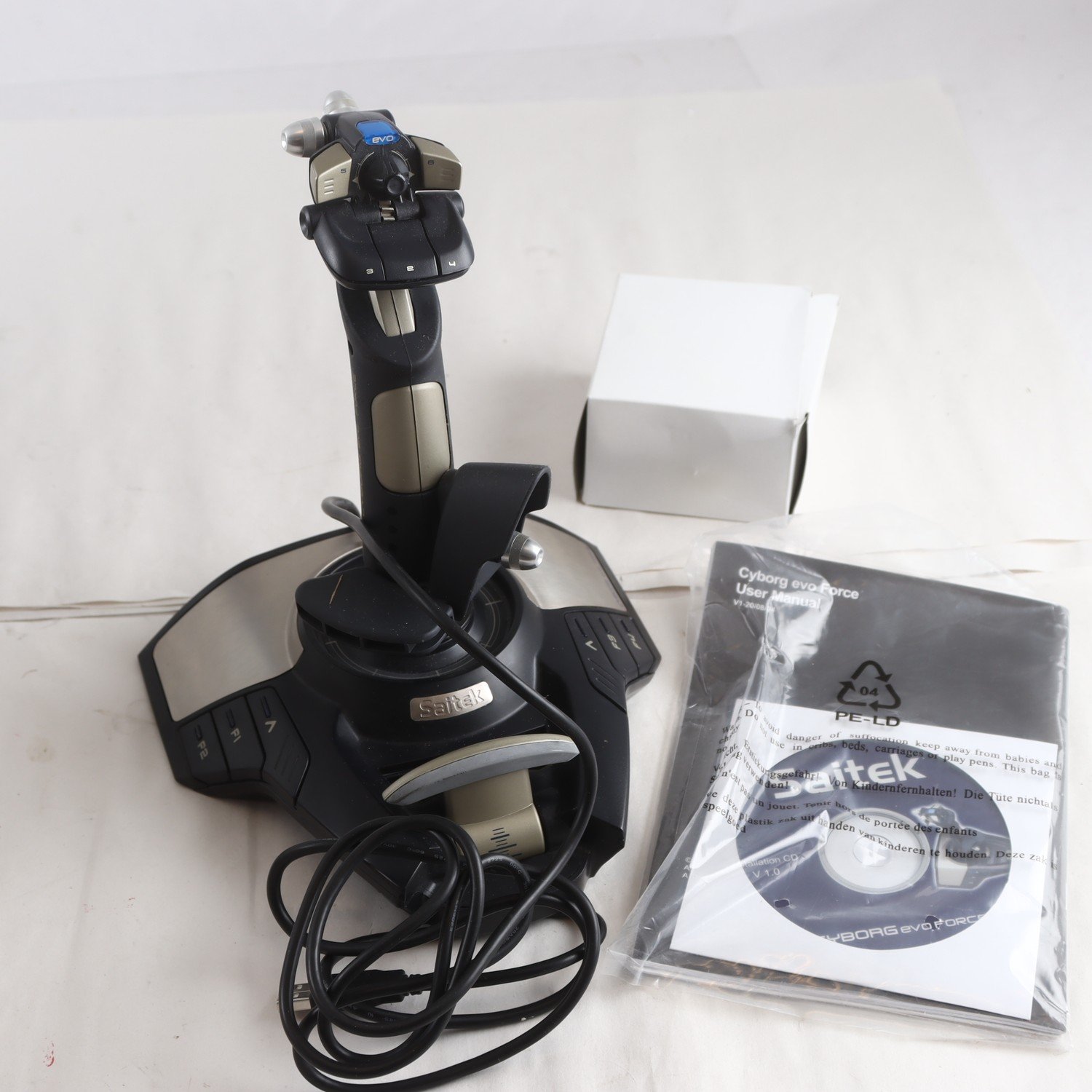 Joystick, saitek. Samfraktas ej.