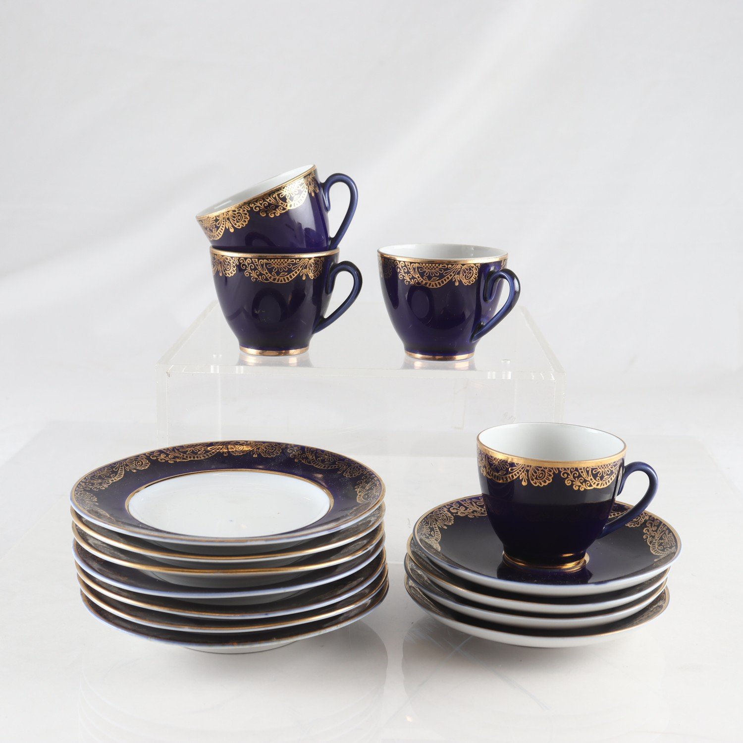 Kaffekoppar med fat, assietter, Golden Frieze, Lomonosov. Samfraktas ej