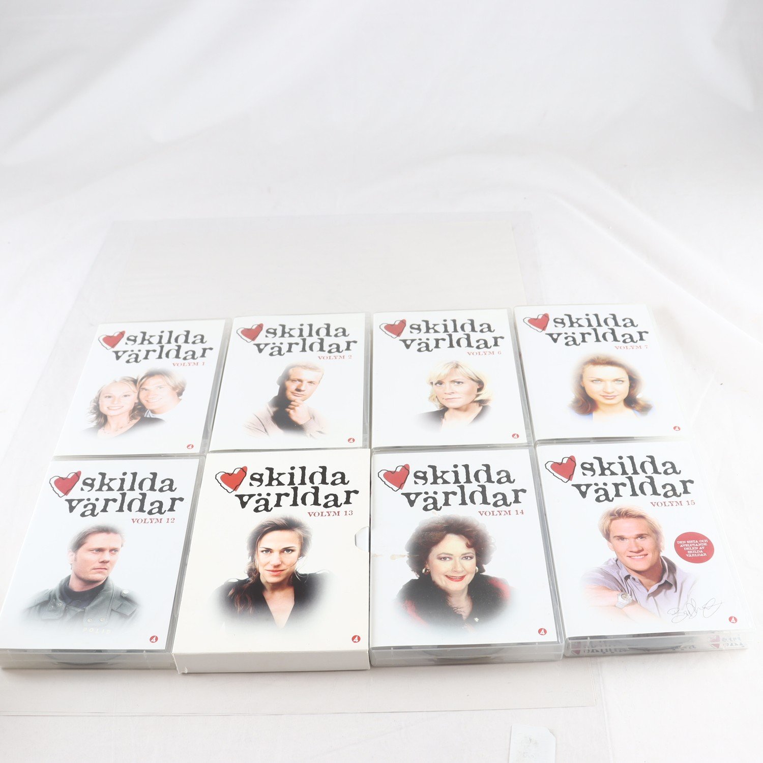 DVD, Skilda världar 8 volymer