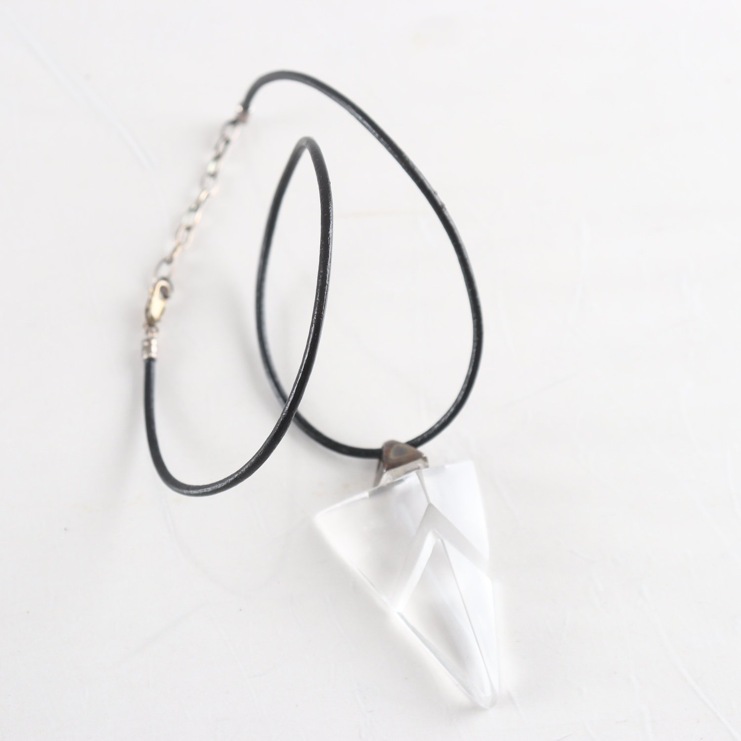 Halsband, Mats Jonasson, Målerås, Sweden, silver 925, glas, läder.