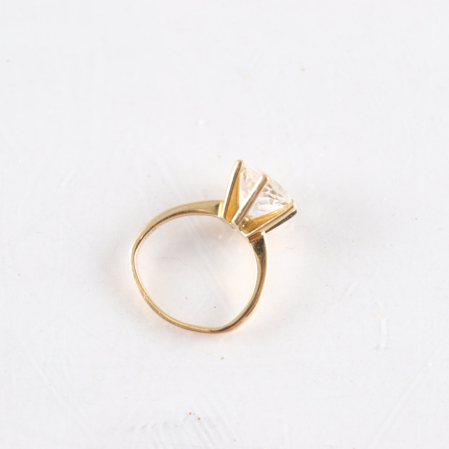 Ring, 18K guld, vit sten.