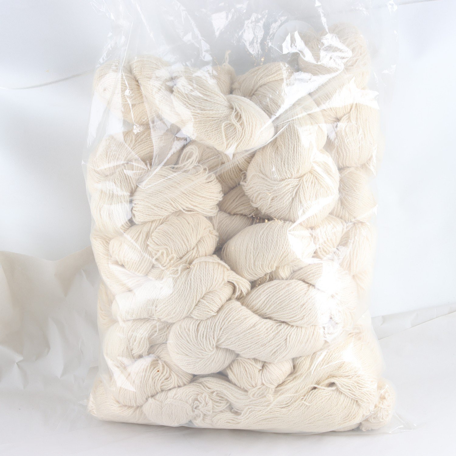 Garn, Okänd, beige ,offwhite, 26 härvor.