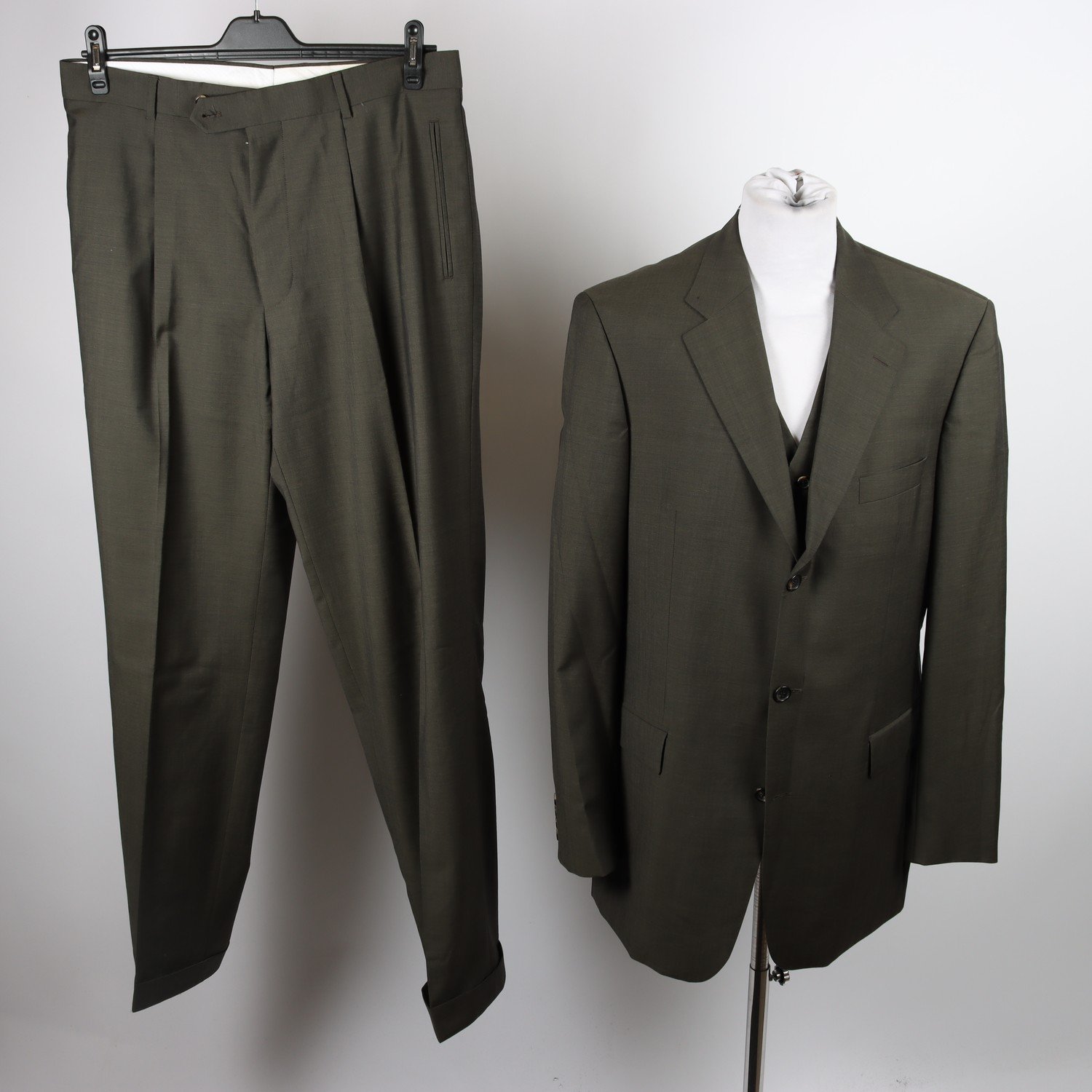 Kostym + väst, Hugo Boss, grön, stl. 106.