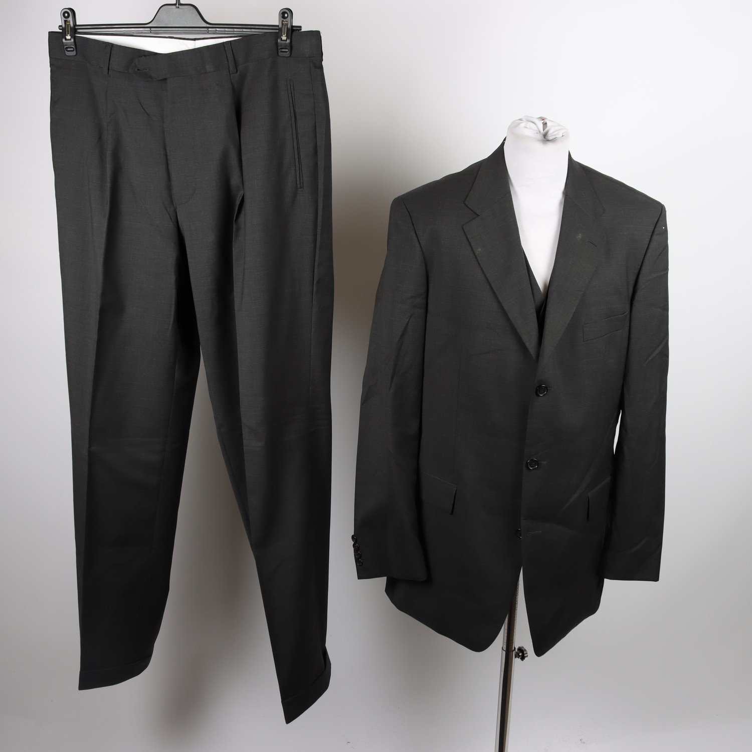 Kostym+väst, Hugo Boss, grå, stl. 106.
