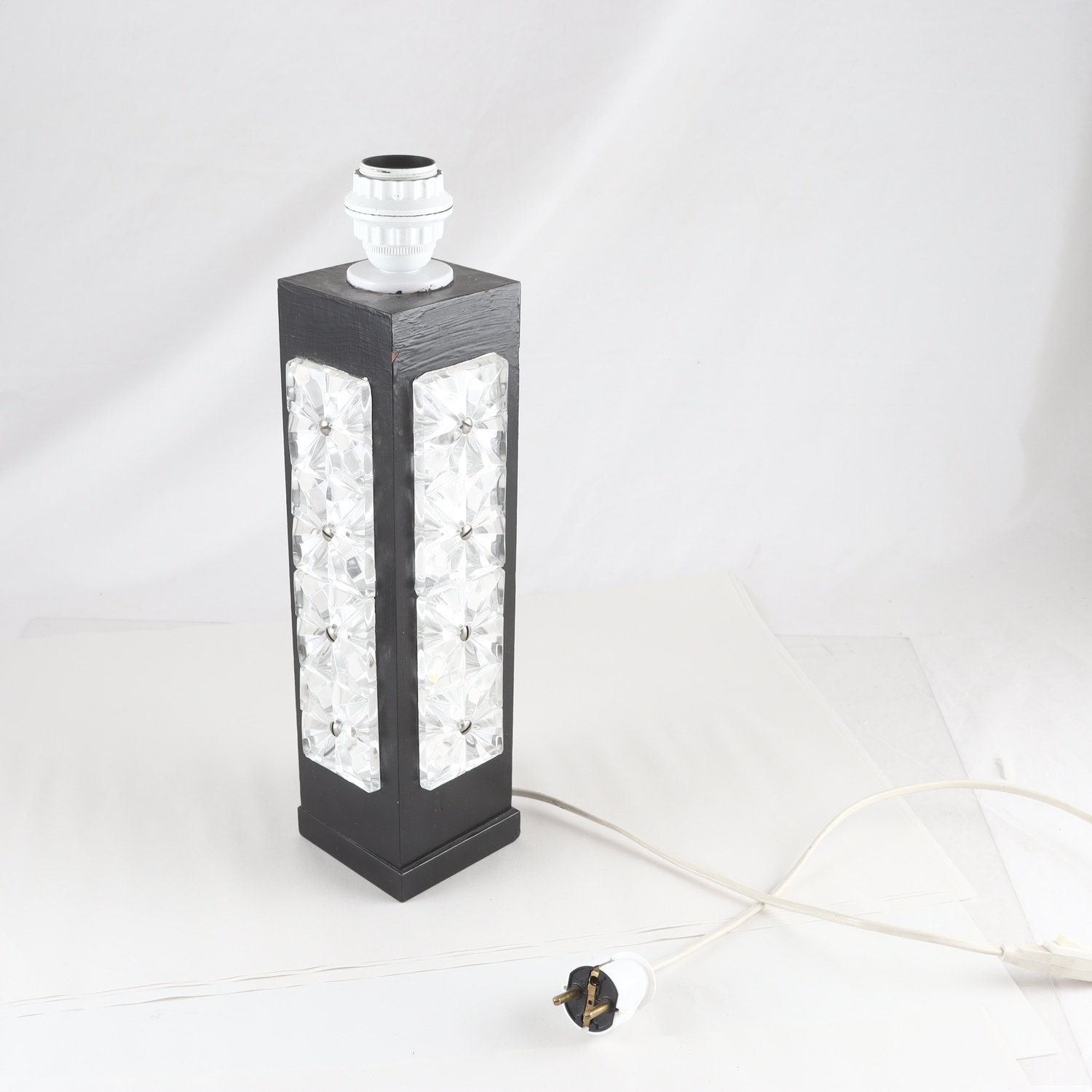 Bordslampa, Funkis, 60 tal. Samfraktas ej.