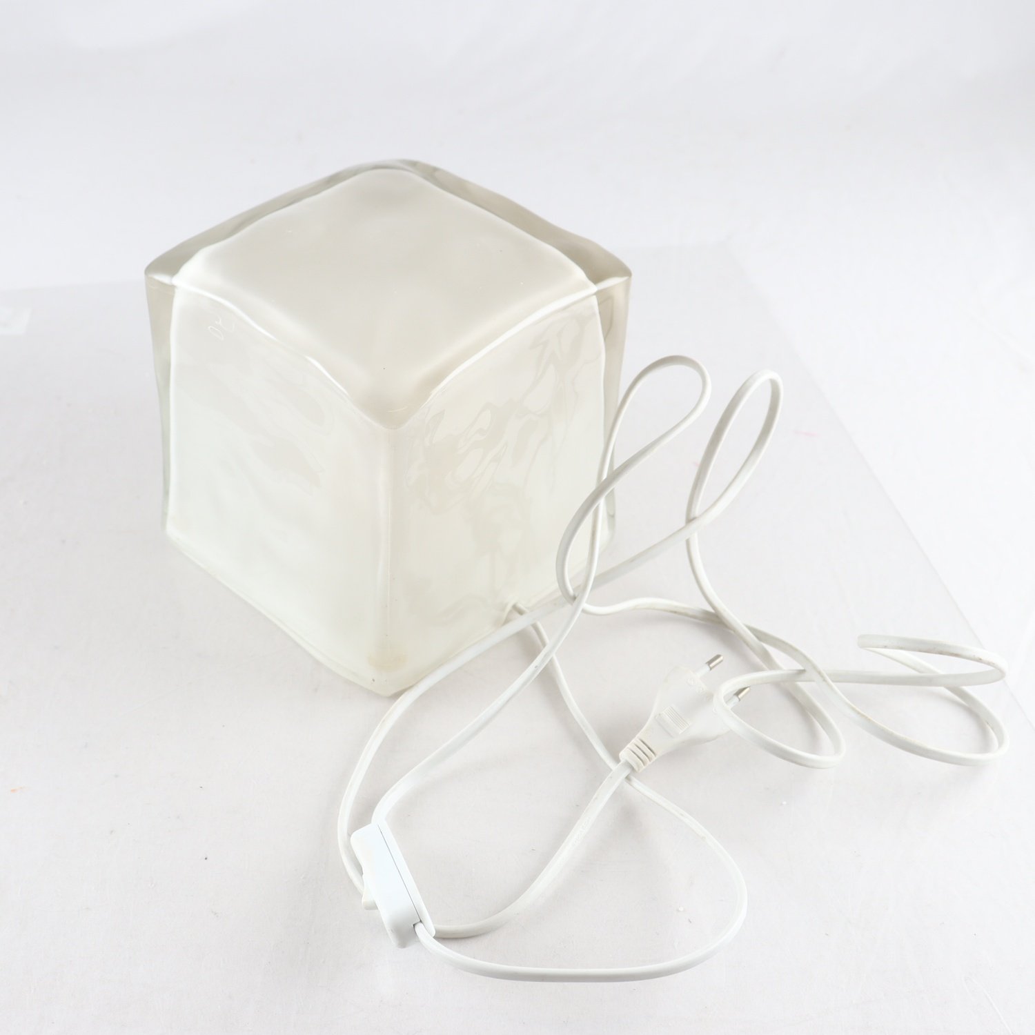 Lampa, bordslampa, IKEA, Iviken, ”Ice Cube”, glas. Samfraktas ej.
