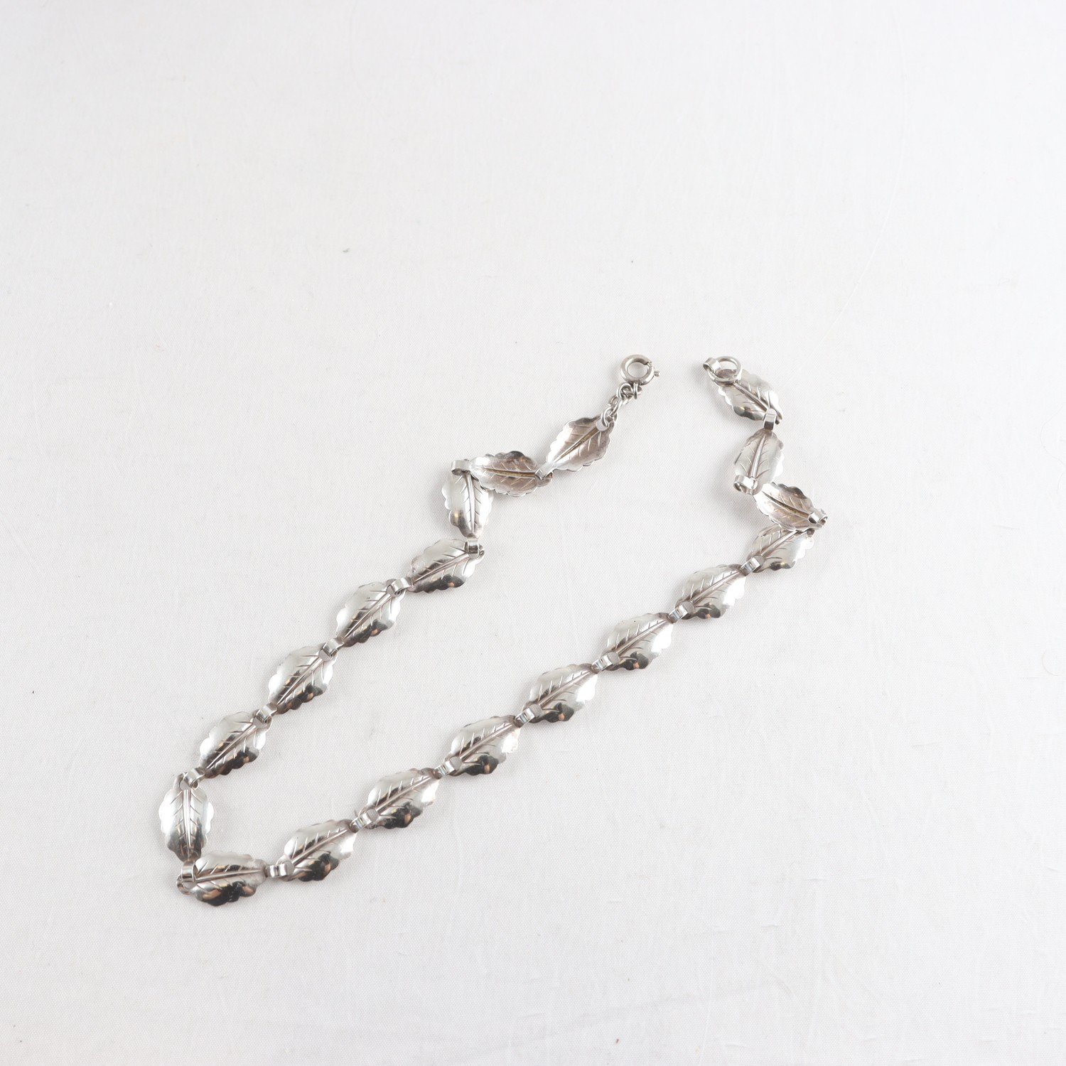 silverhalsband lövformat