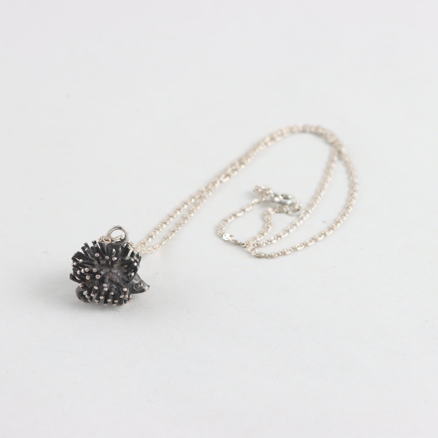 Halsband, hänge, silver, igelkott, vikt: 8,7g