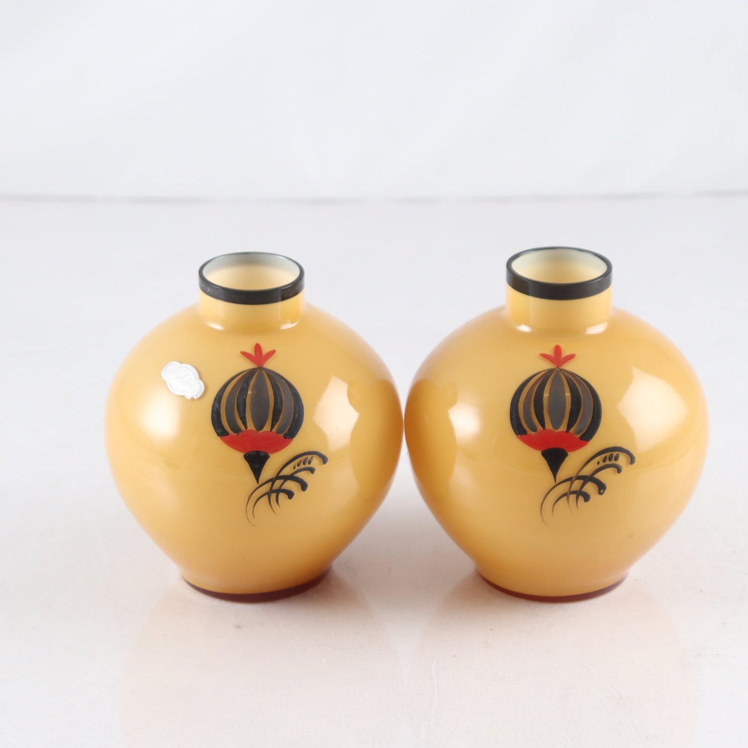 Parvaser, handmålat glas, Art deco, (1919-1939). Samfraktas ej.
