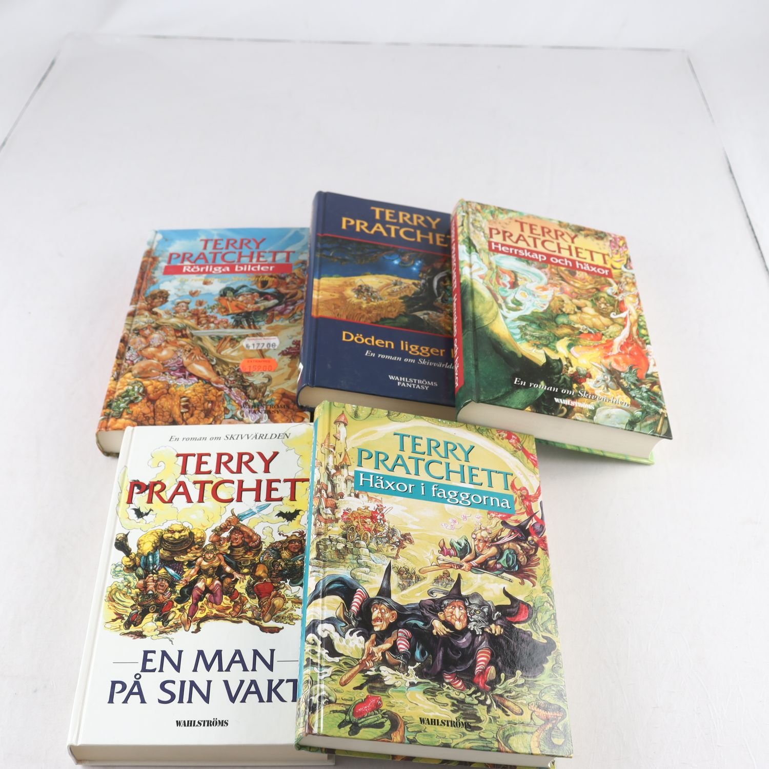 Terry Pratchett, bokpaket med 5 volymer ur serien Skivvärlden