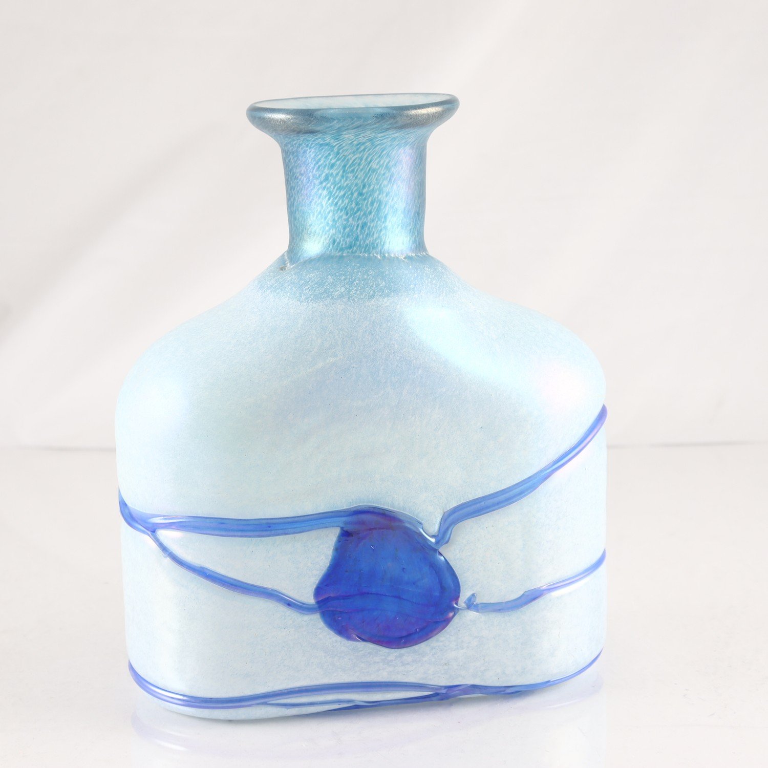 Flaska, Galaxy Blue, Bertil Vallien, artist coll.Kosta Boda. Samfraktas ej.