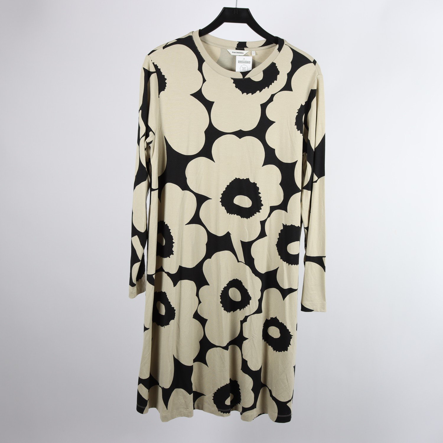 Trikå klänning, Marimekko, ”Unikko” svart/beige mönster, viskos, Stl. L