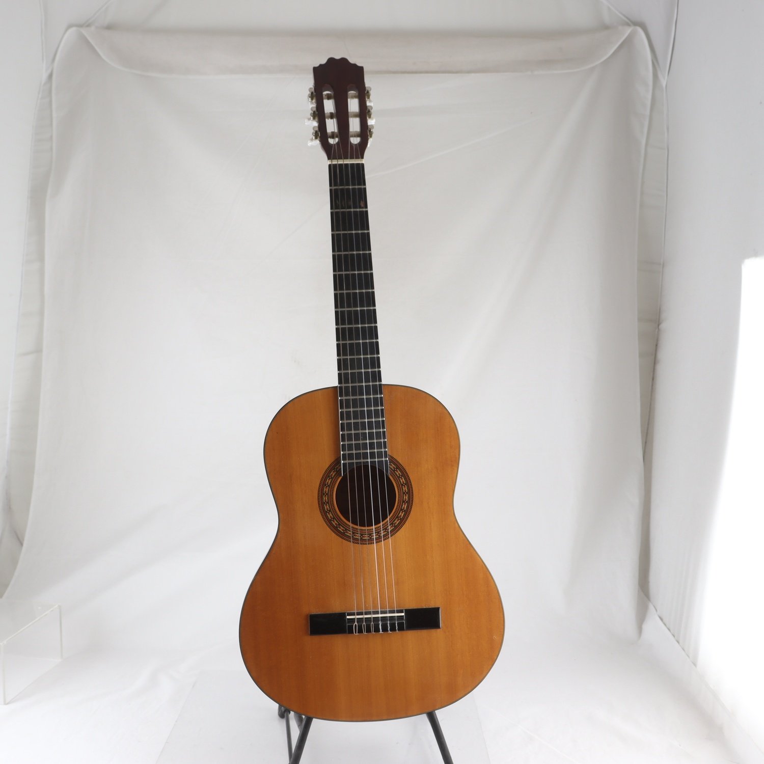 Akustisk Gitarr, Cataluna. Endast avhämtning.