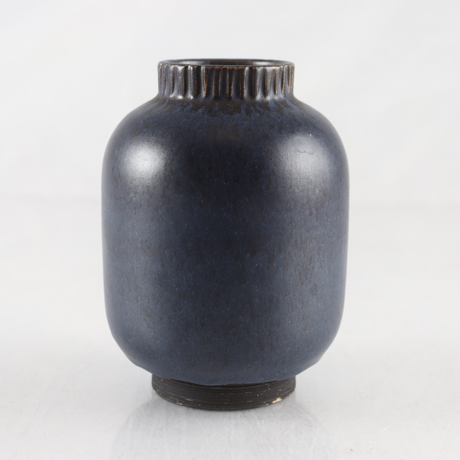 Vas, Irma Yourstone, signerad