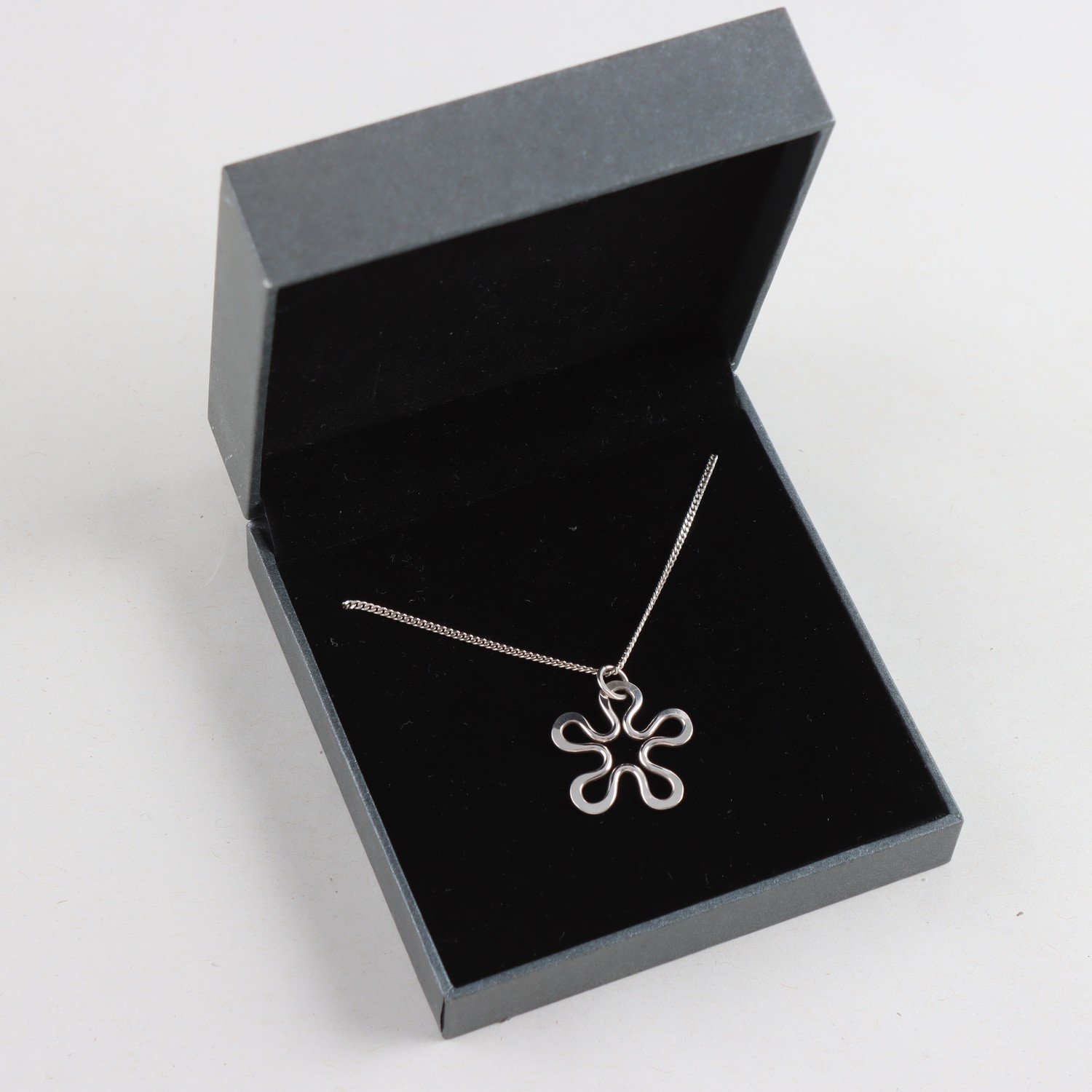 Halsband, hänge, silver 925, Guldviva, blomma, vikt: 4,4g