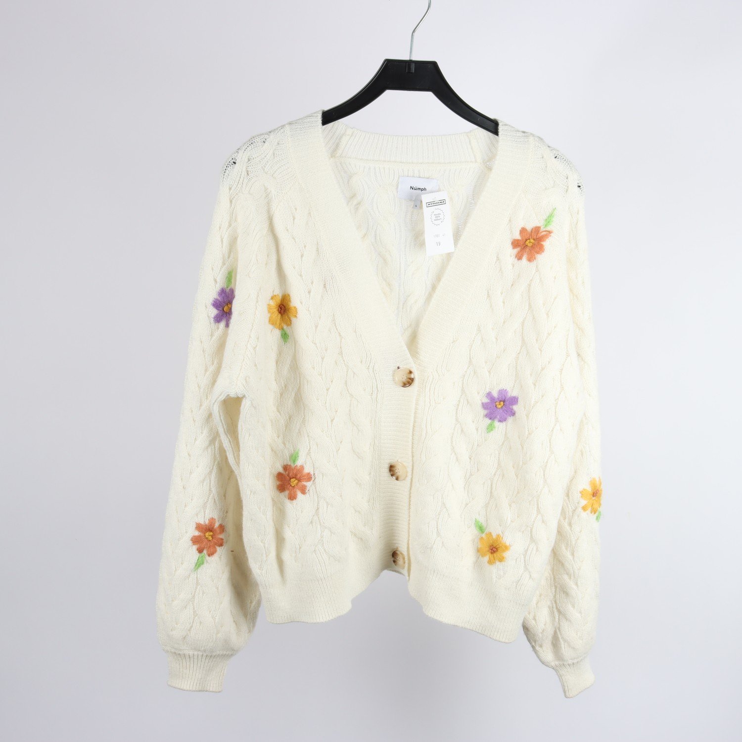 Stickad ullkofta, Nümph, vit, broderade blommor, 30% ull, stl. L