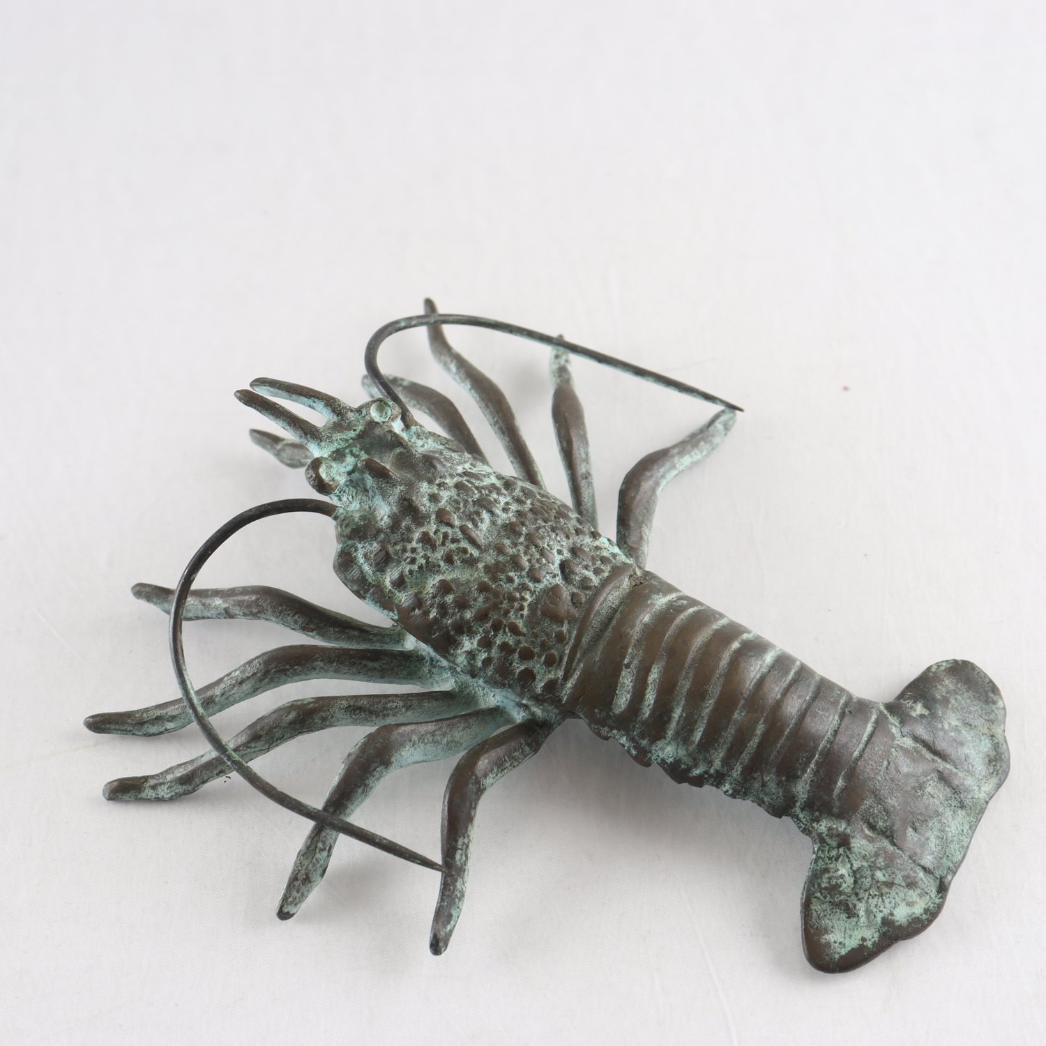 Figurin, patinerad brons, hummer