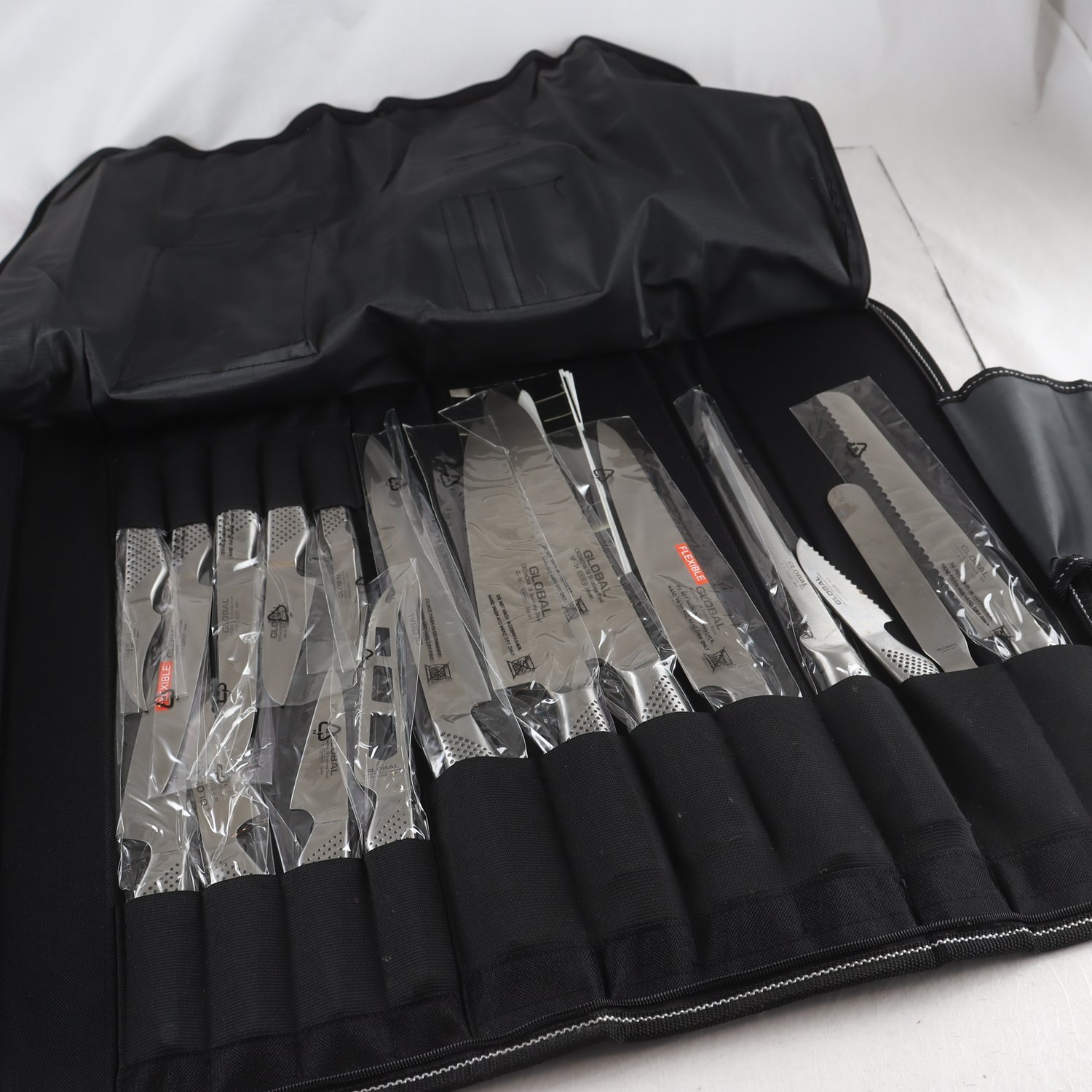 Knivset, Global, 17 st. Samfraktas ej.