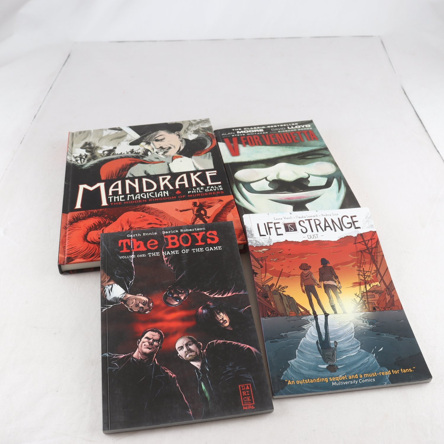 Titan Books, paket med 4 volymer: V for Vendetta m.m.