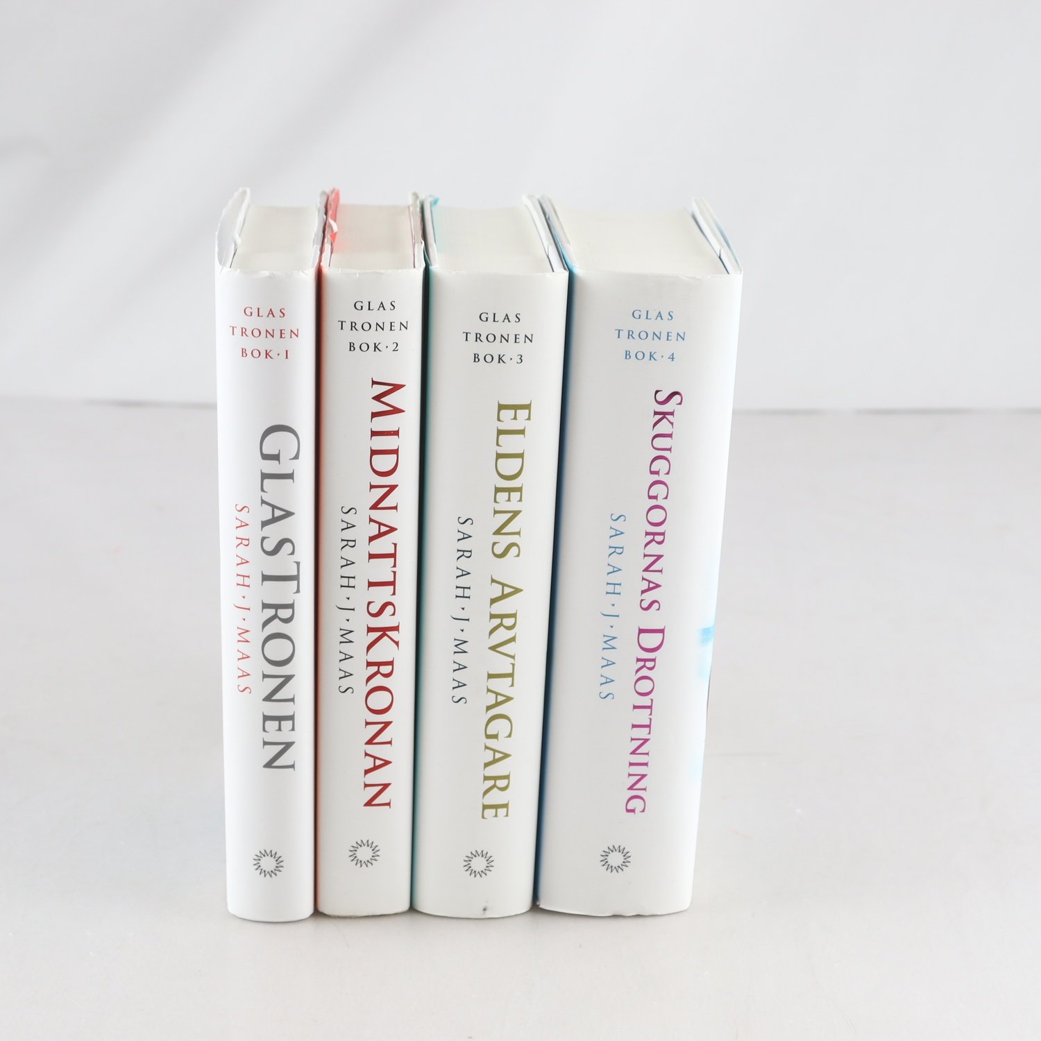 Sarah J. Maas, Glastronen, Bok 1-4