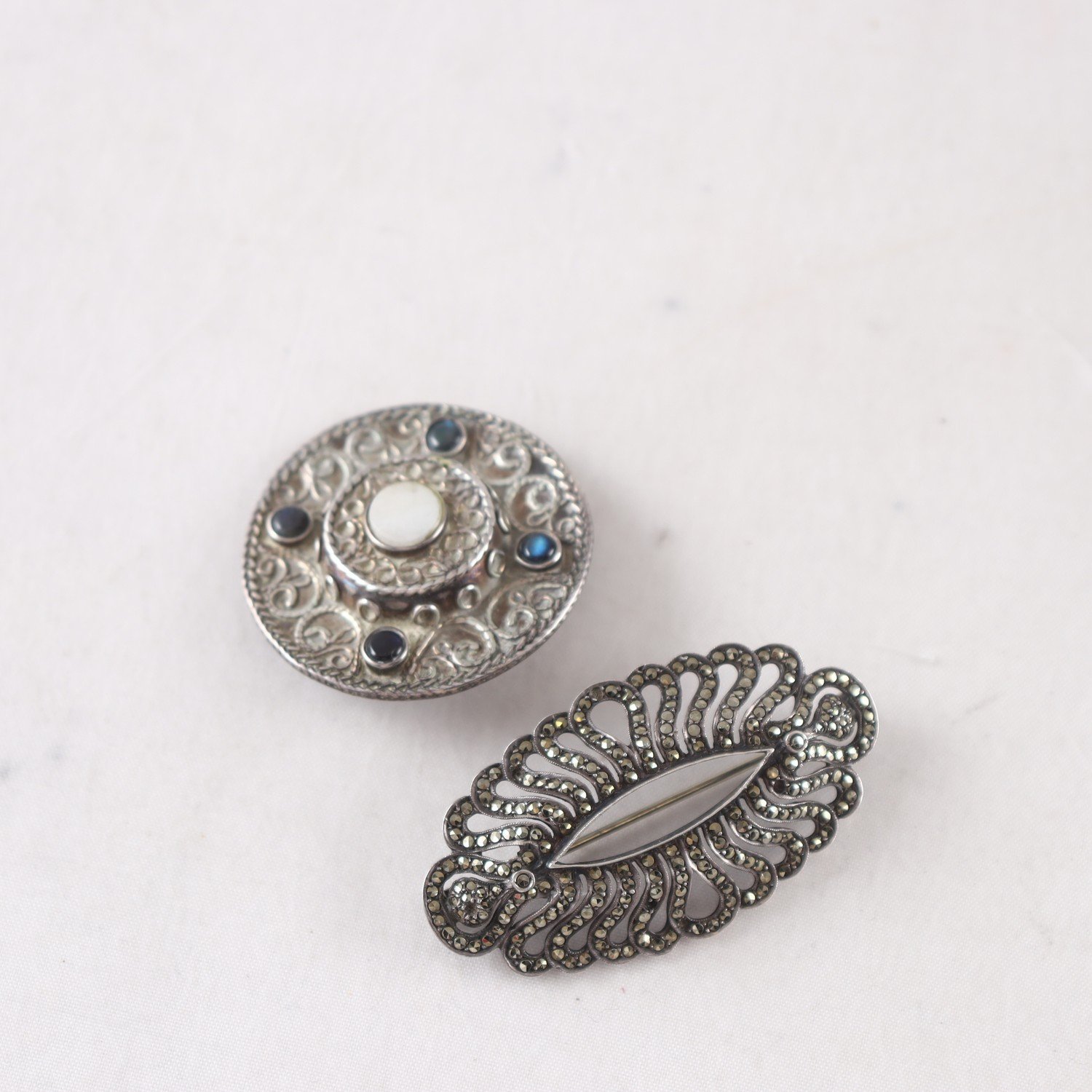 Broscher, Silver, Sten, Brv: 22,6 g