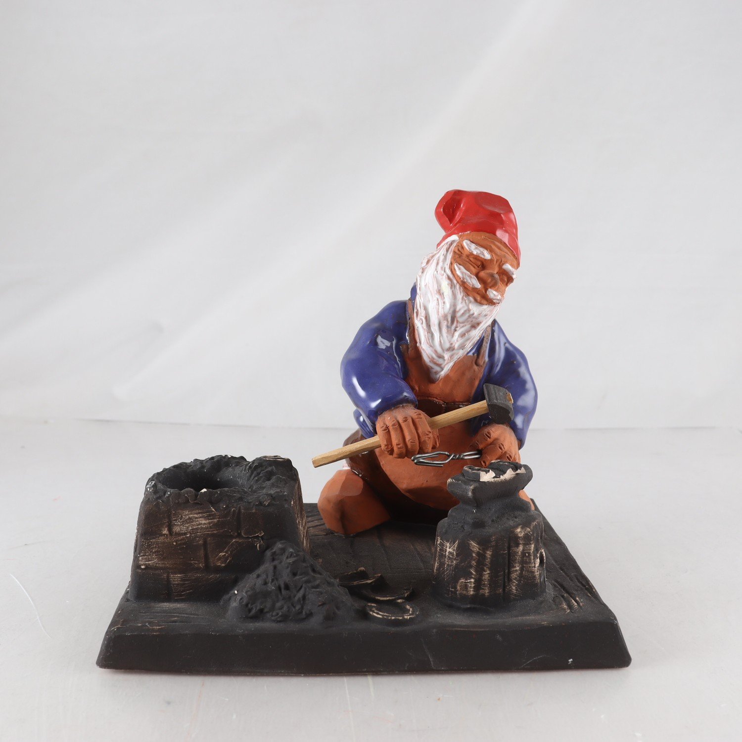Figurin, keramik, tomte, Nykyrka, Motala. Samfraktas ej.
