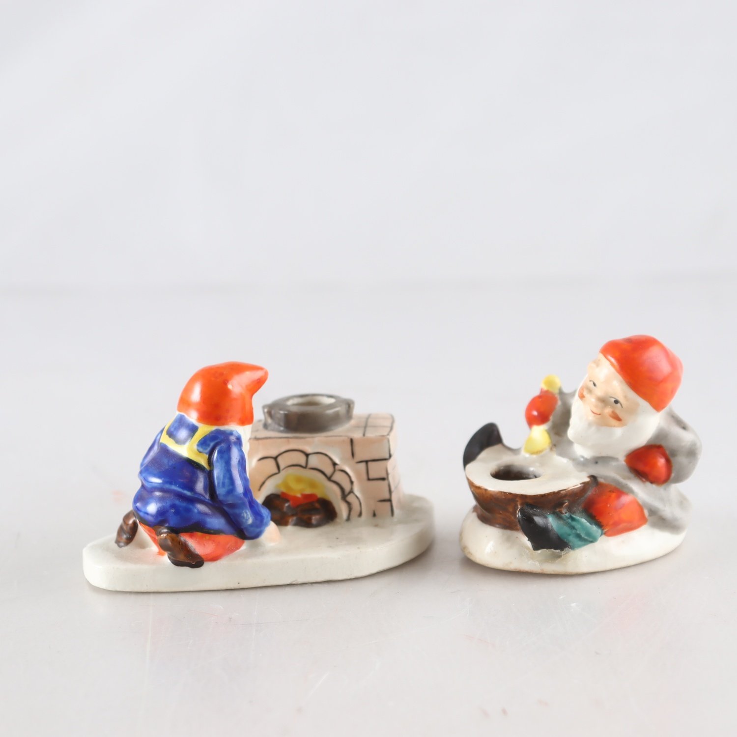 Ljusstakar, porslin, miniatyrtomtar, 2 st