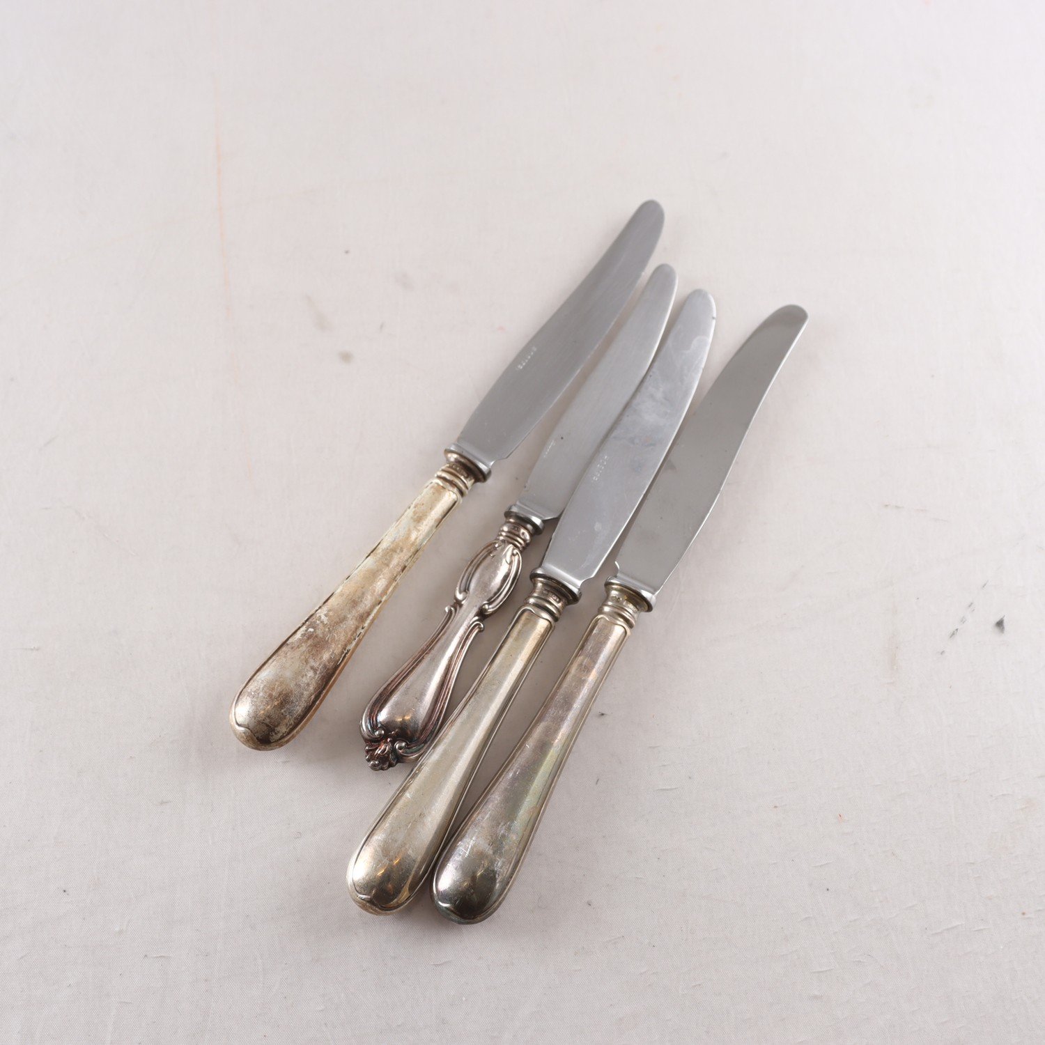 Knivar, blad i stål, handtag i silver, GAB, Stockholm, 4 st