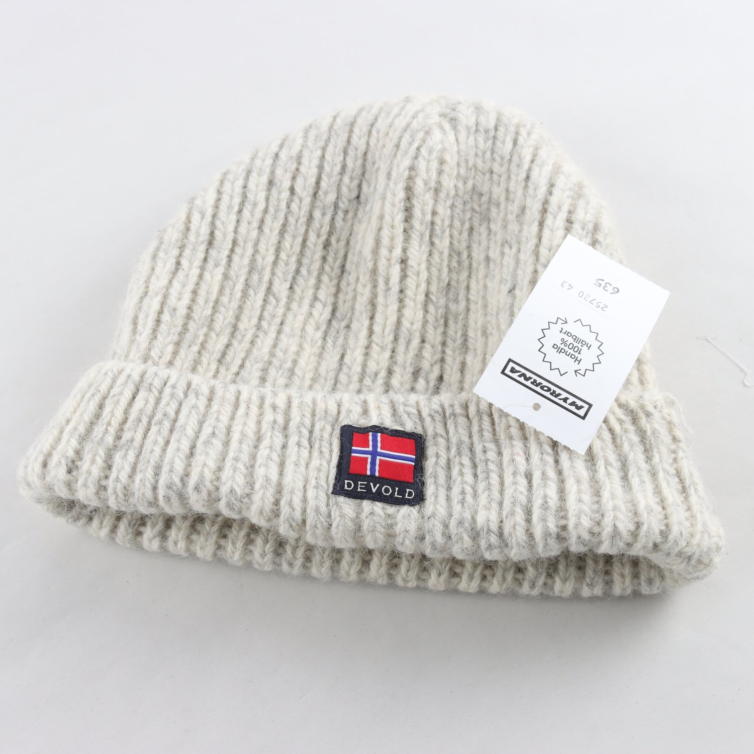 Stickad mössa, Devold, benvit, ull