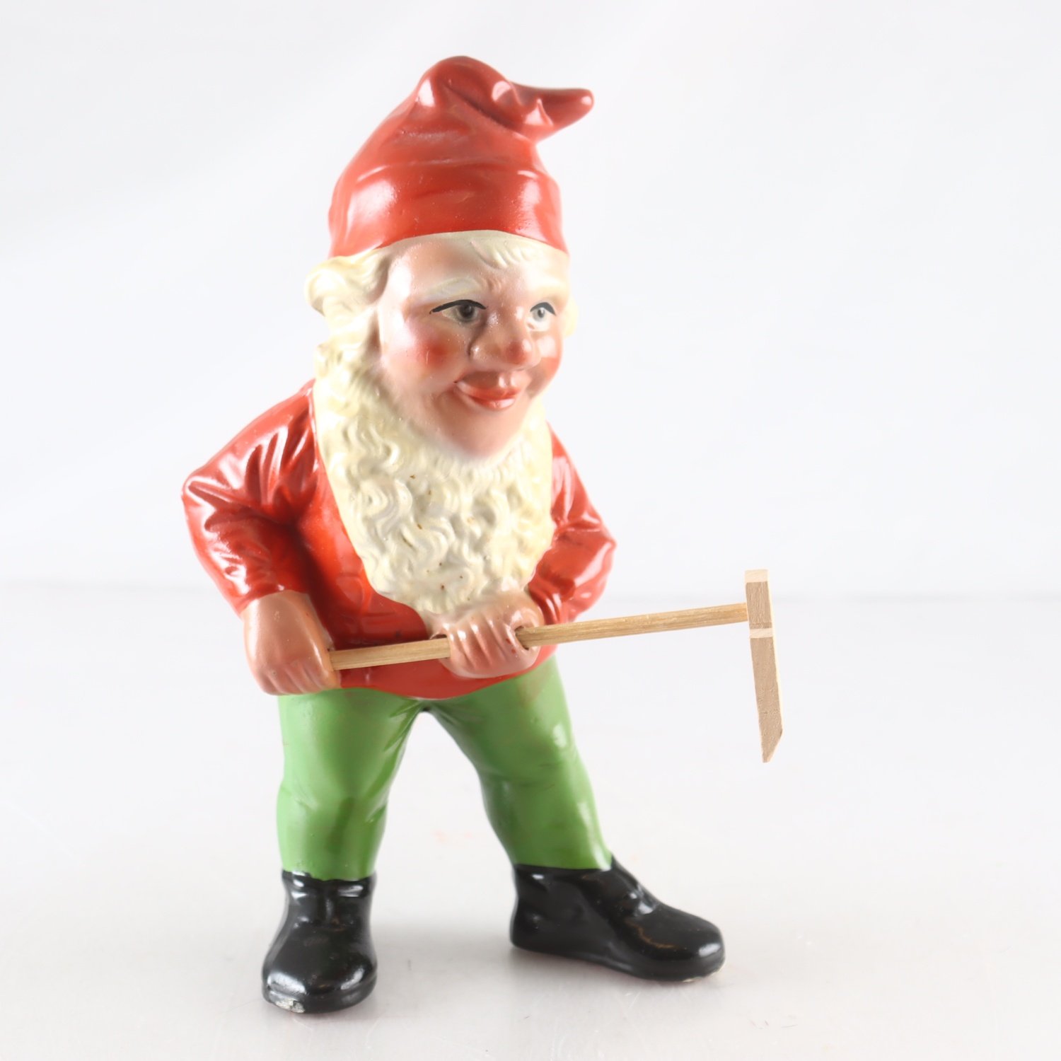 Tomte med hacka, Keramik.